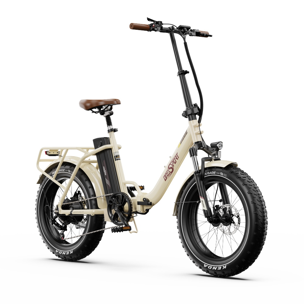 Bicicletta elettrica color crema con pneumatici, sella e dettagli neri. Ha una luce anteriore e un portapacchi posteriore.