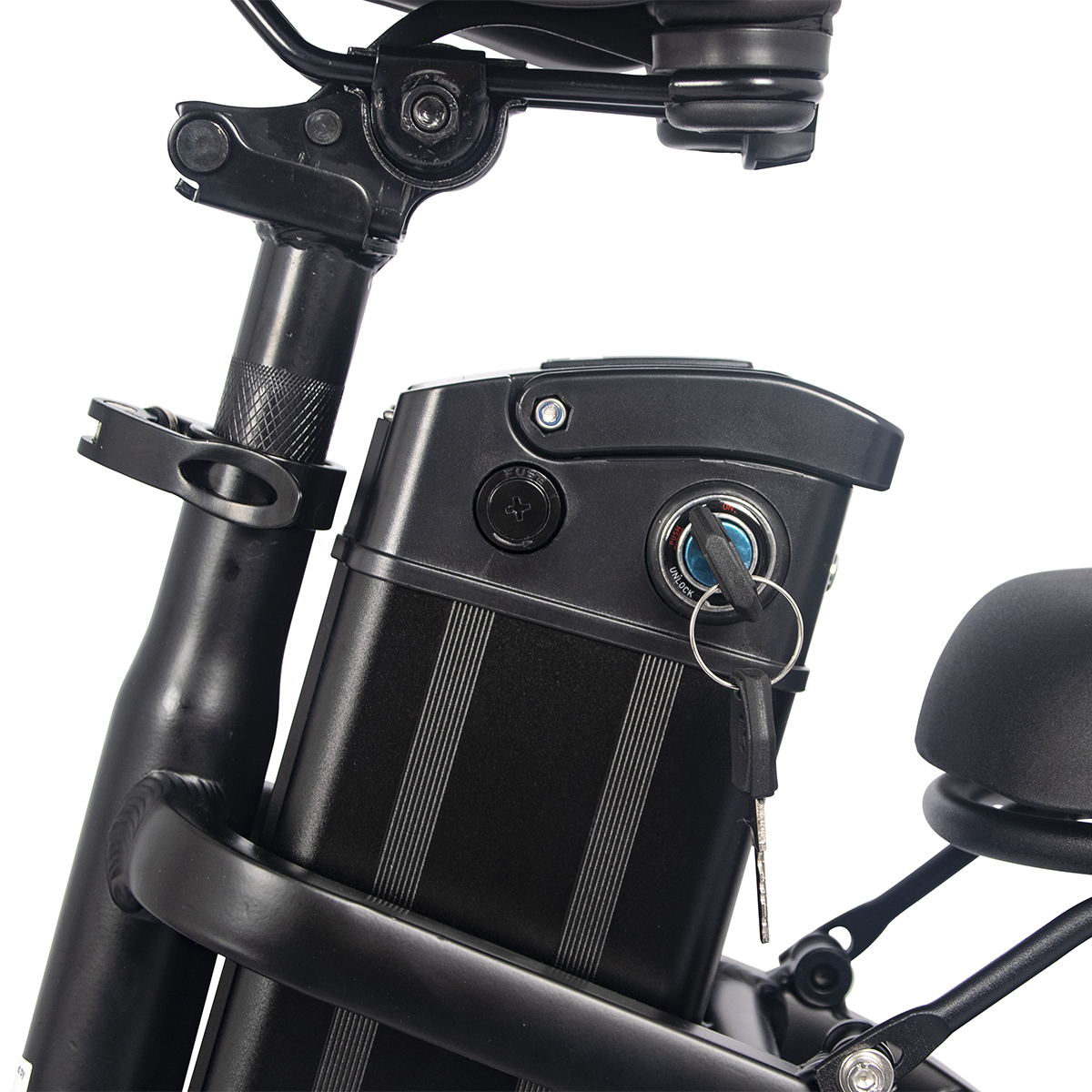 Czarny akumulator zamontowany na ramie roweru. Włożony klucz. Bateria ma port ładowania i przycisk zasilania.