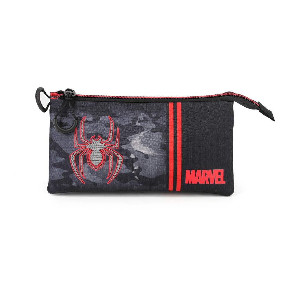 Estuche de Spider-Man de Marvel. Tiene un patrón de camuflaje con un logotipo de araña roja.
