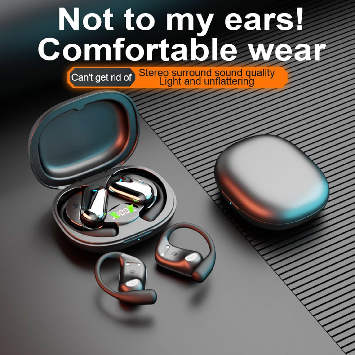 Auriculares de conducción ósea con estuche de carga y ganchos para las orejas, sobre una superficie texturizada.