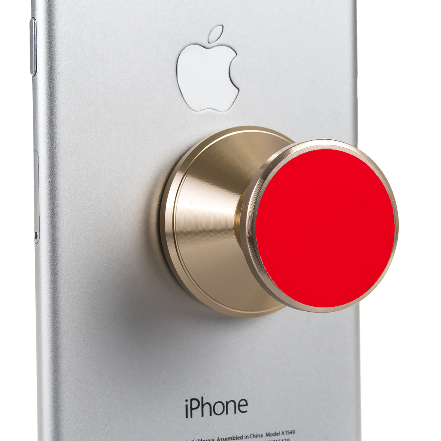 iPhone con una pegatina magnética. Fondo blanco.