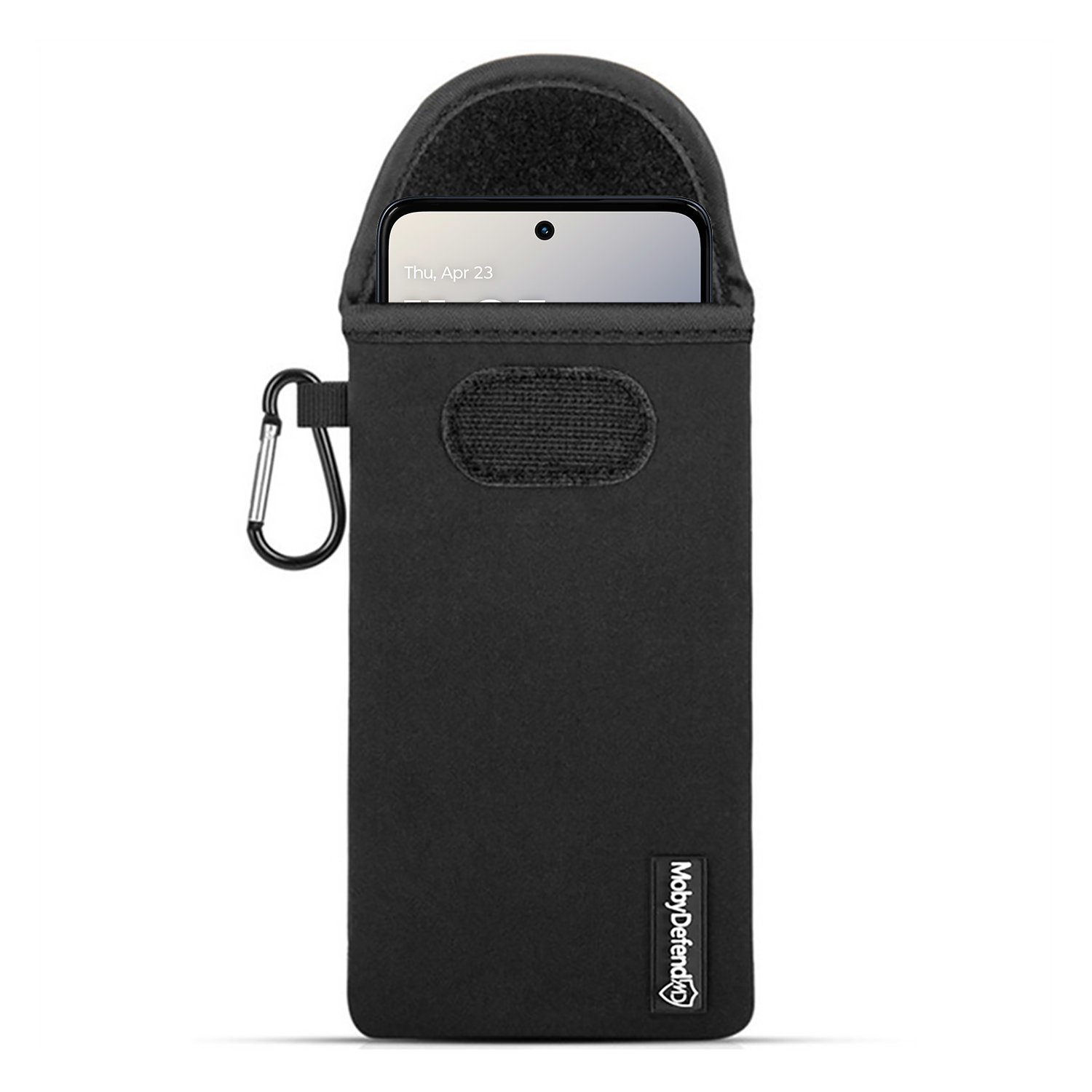 Zwarte telefoonhoes met telefoon erin, karabijnhaak bevestigd. De telefoon toont datum en tijd.
