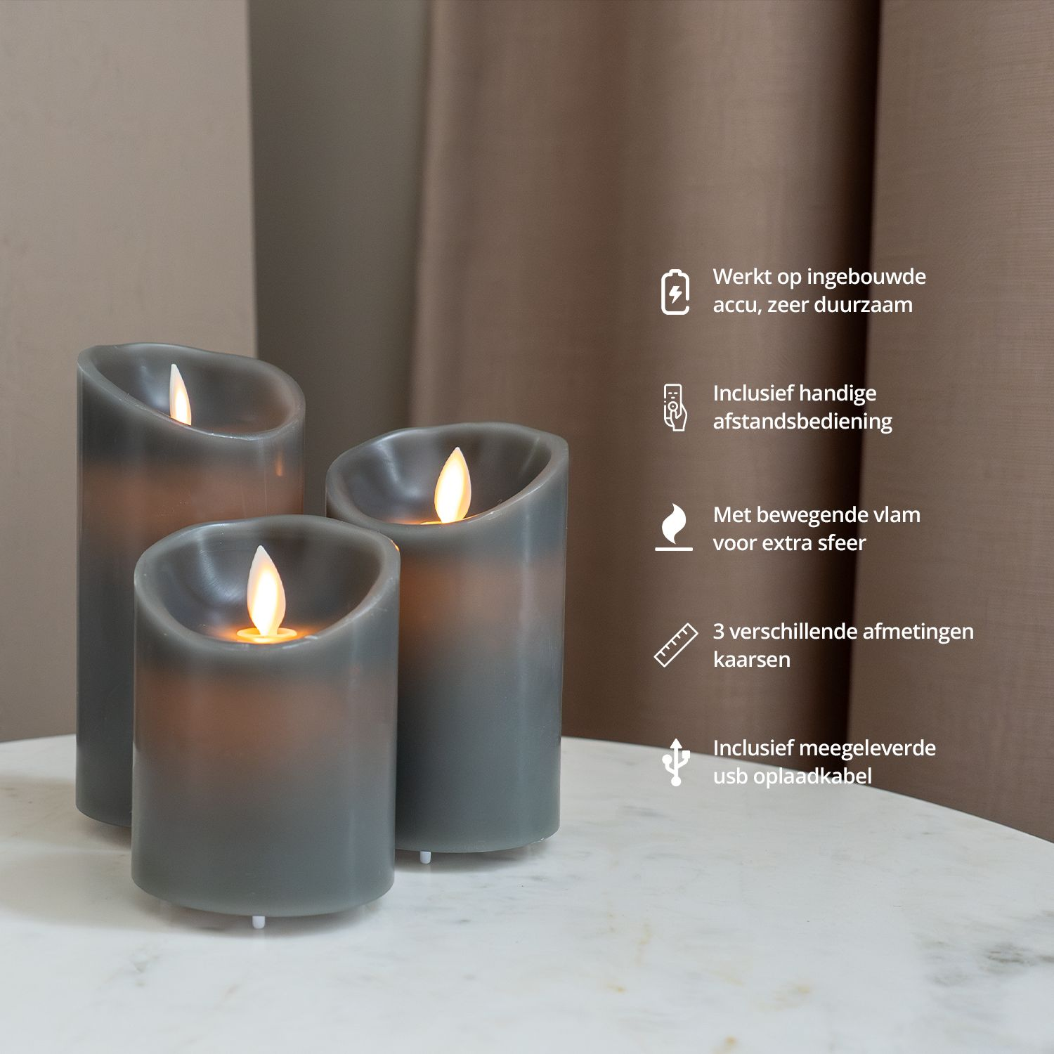 Trois bougies grises avec des flammes allumées sur une table blanche. Le texte inclut les caractéristiques et les avantages.