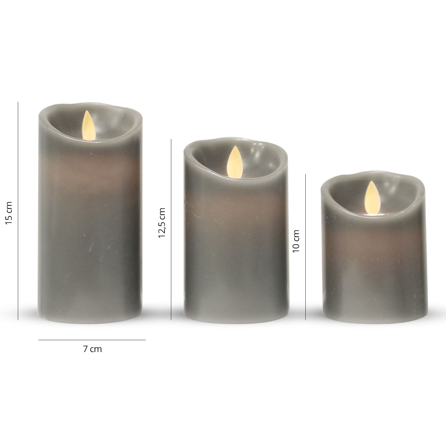 Trois bougies LED grises de différentes hauteurs, chacune avec une flamme jaune.