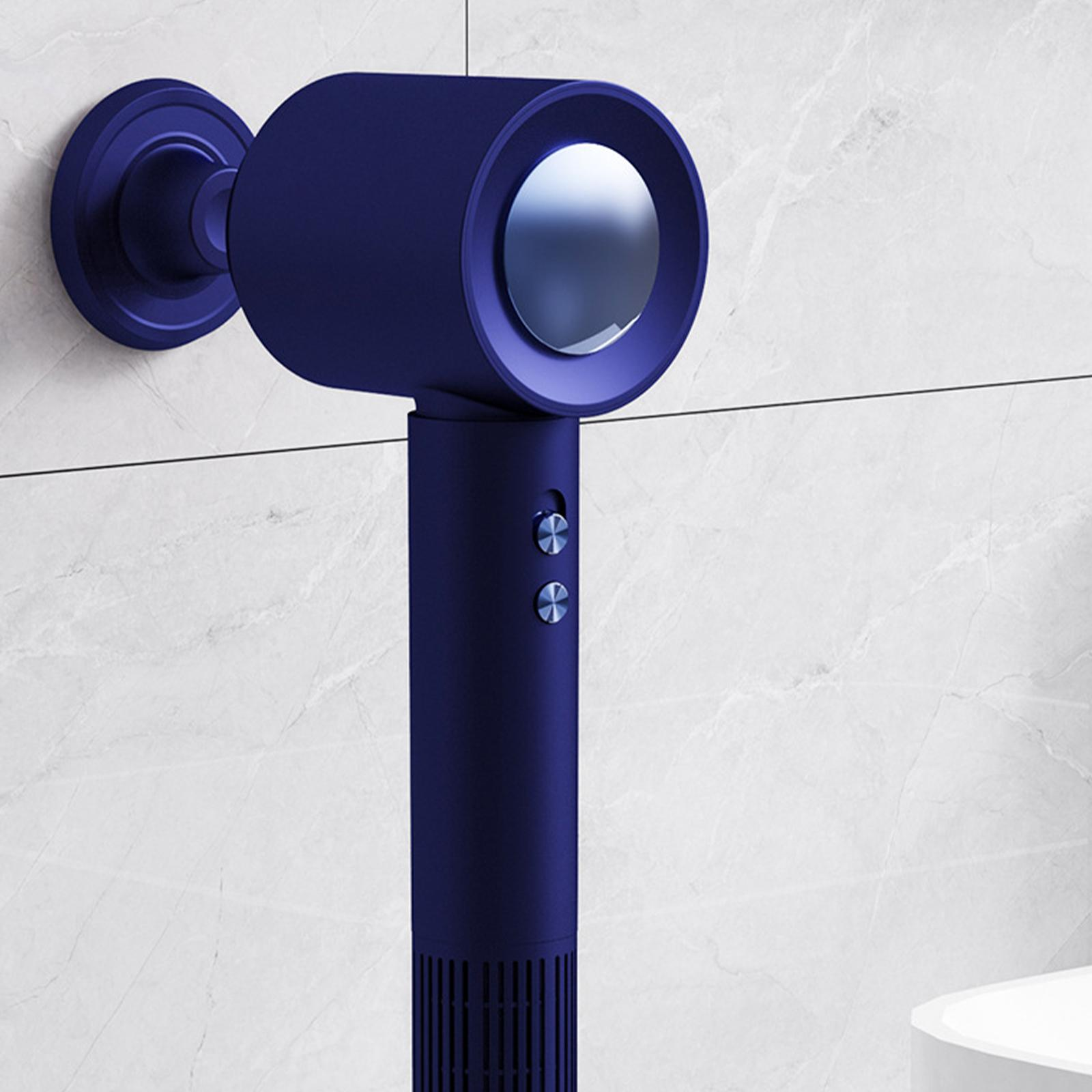 Ein blauer Haartrockner an der Wand montiert. Hat ein elegantes und modernes Design.