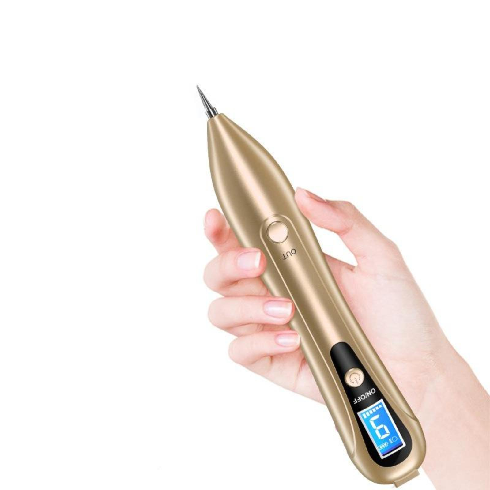 Goldenes Handgerät mit Nadelspitze, gehalten von einer Hand. Das Gerät hat einen Bildschirm.