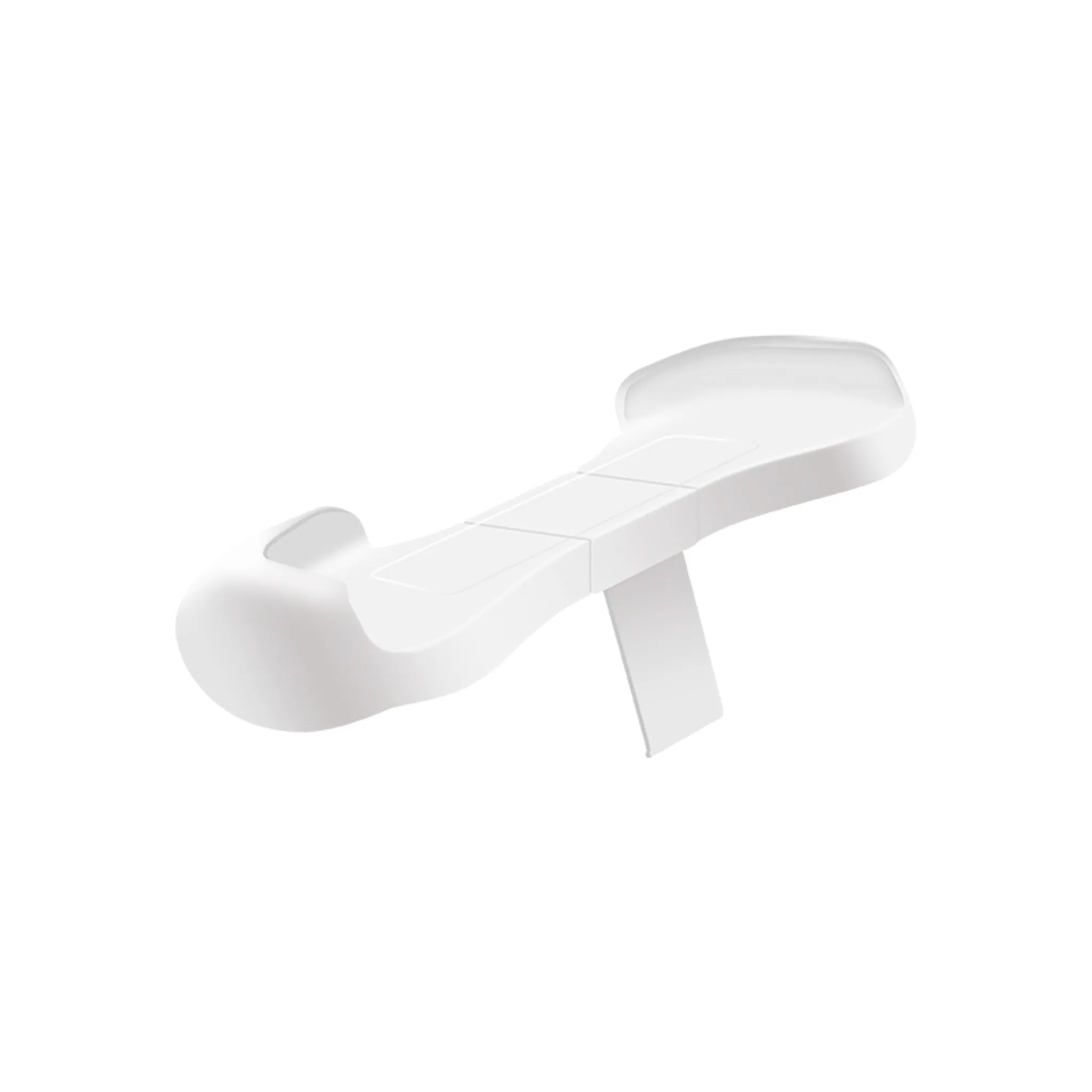 Ein weißes Wii Balance Board. Das Board befindet sich auf weißem Hintergrund. Es ist nach oben abgewinkelt.