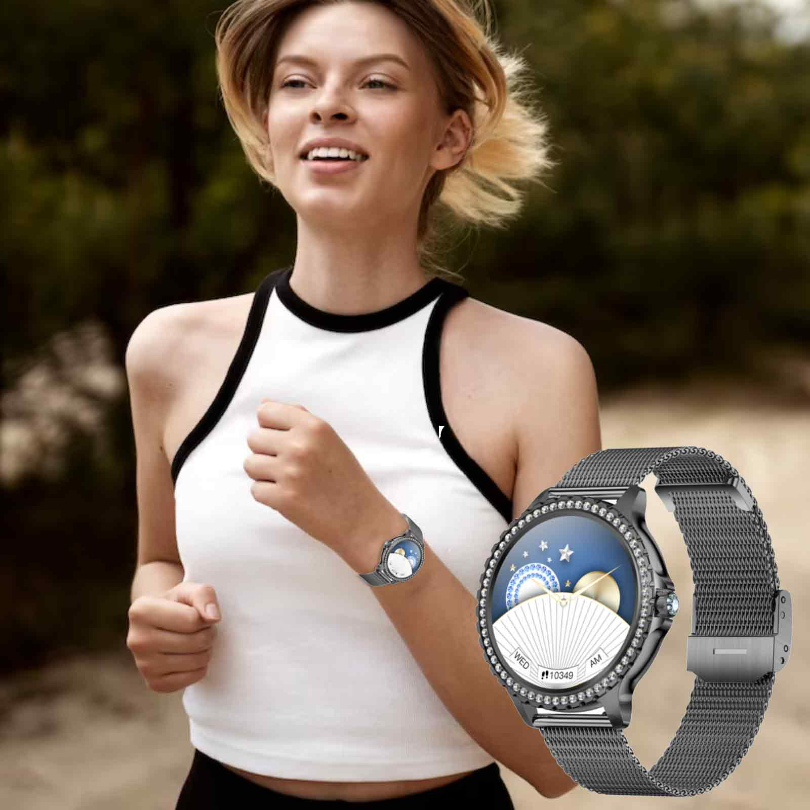 Eine Frau, die läuft, trägt eine Uhr. Das Zifferblatt zeigt einen Mond und Sterne.