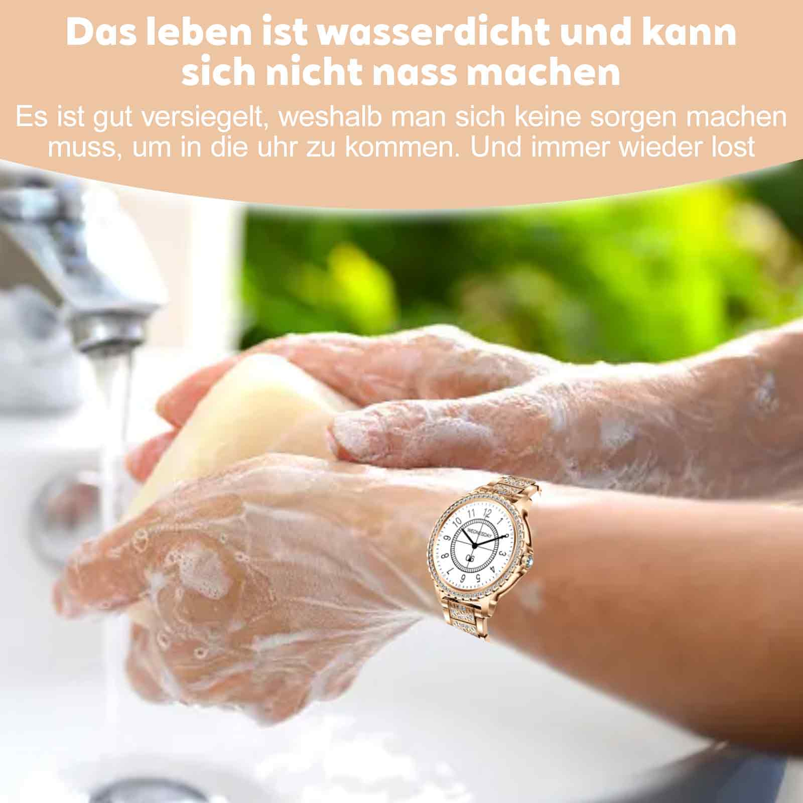Eine Person wäscht sich die Hände mit Seife und trägt eine goldene Uhr.