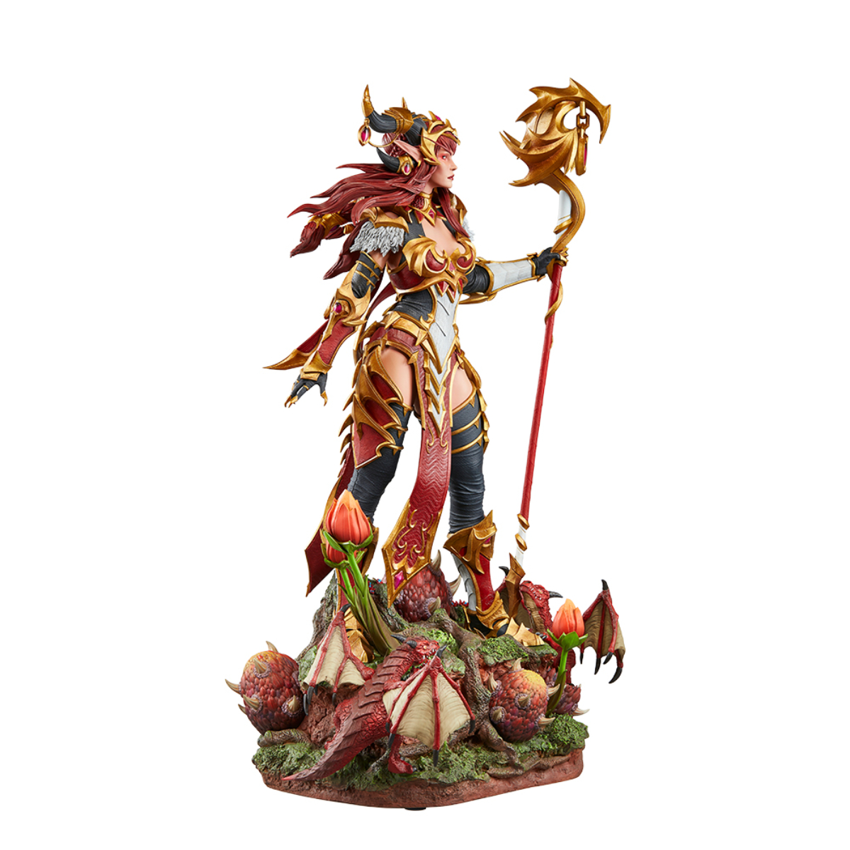 Statue einer weiblichen Fantasy-Figur mit roten Haaren, Rüstung und Stab. Sie steht auf einem felsigen Sockel mit Drachen.