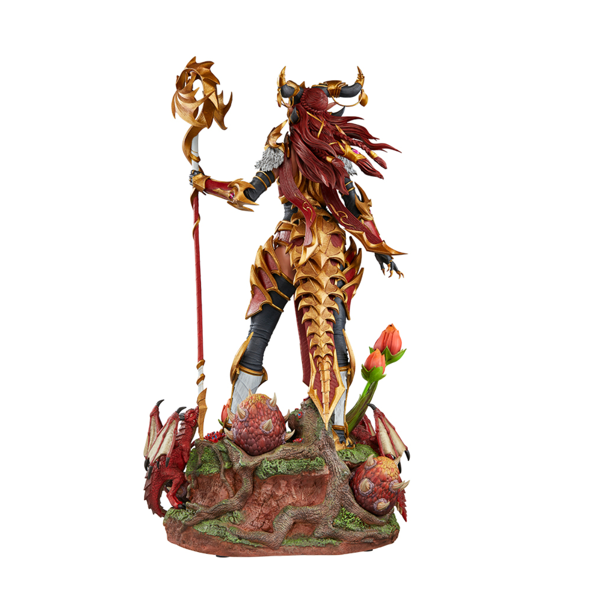 Statue einer Kriegerin, goldene Rüstung, rotes Haar, mit Drachen und Blumen am Sockel.