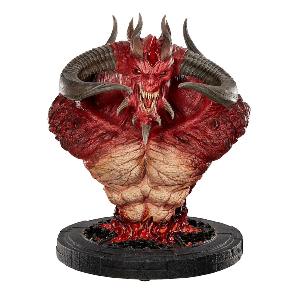 Busto di demone rosso dettagliato con corna, zanne e petto muscoloso su base circolare.