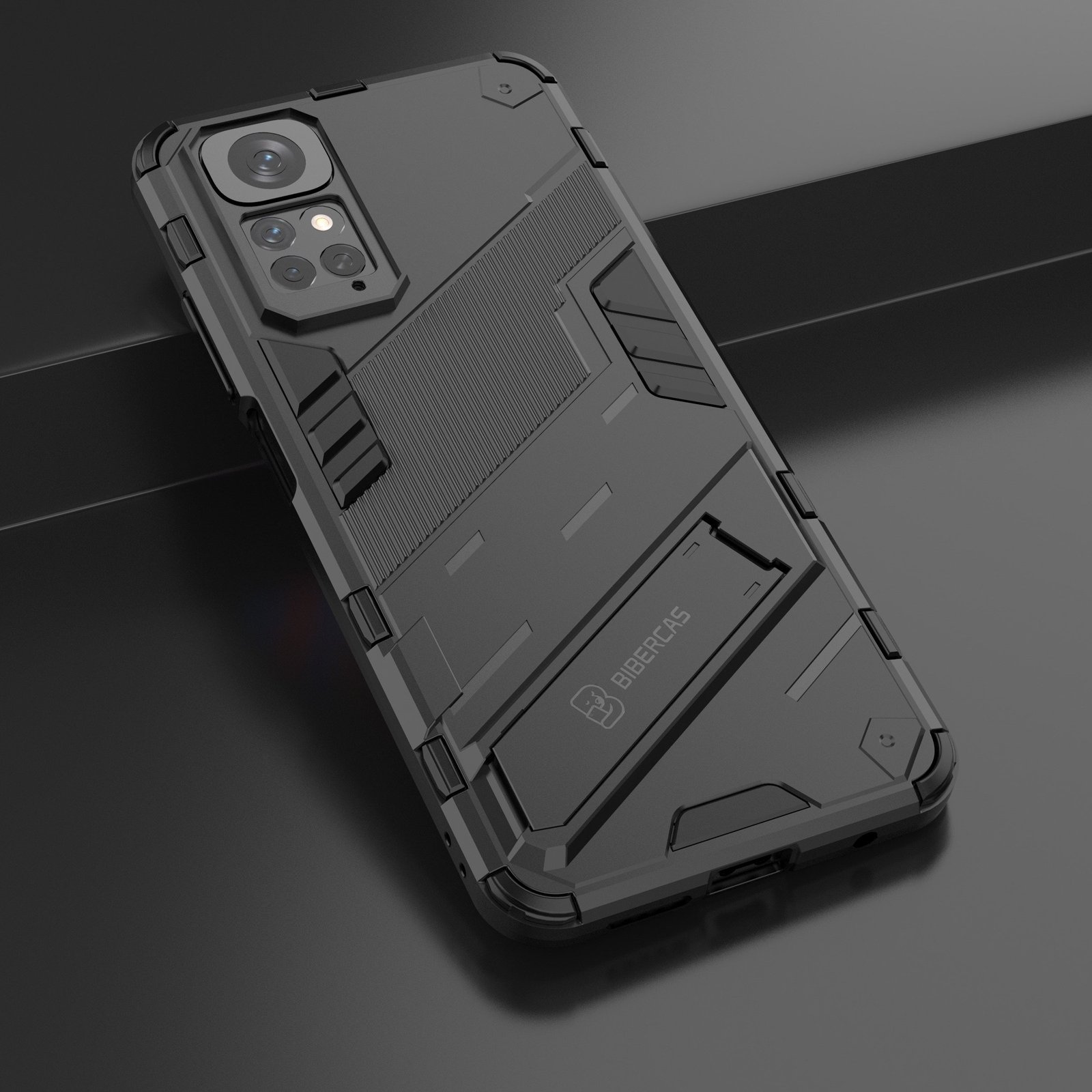 Funda de teléfono negra. Teléfono con cámara. Fondo gris.