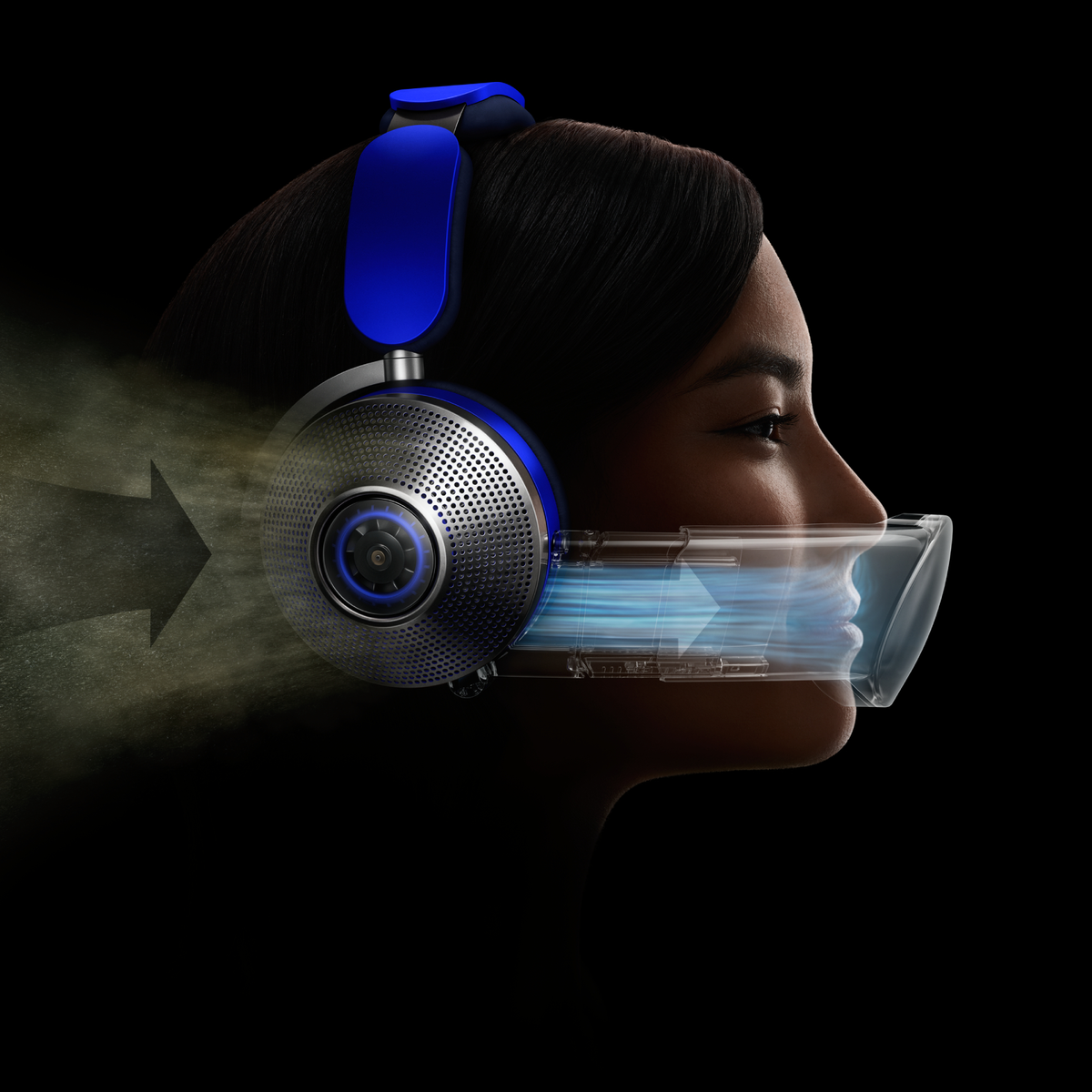 Kobieta nosząca niebieskie i srebrne słuchawki z maską na twarz.