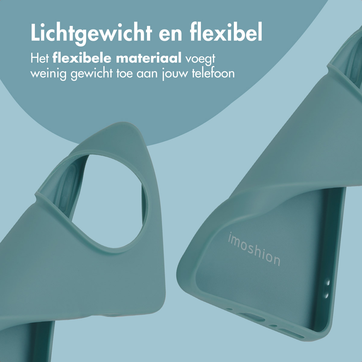 Close-up van twee teal telefoonhoesjes. Het flexibele materiaal is lichtgewicht.