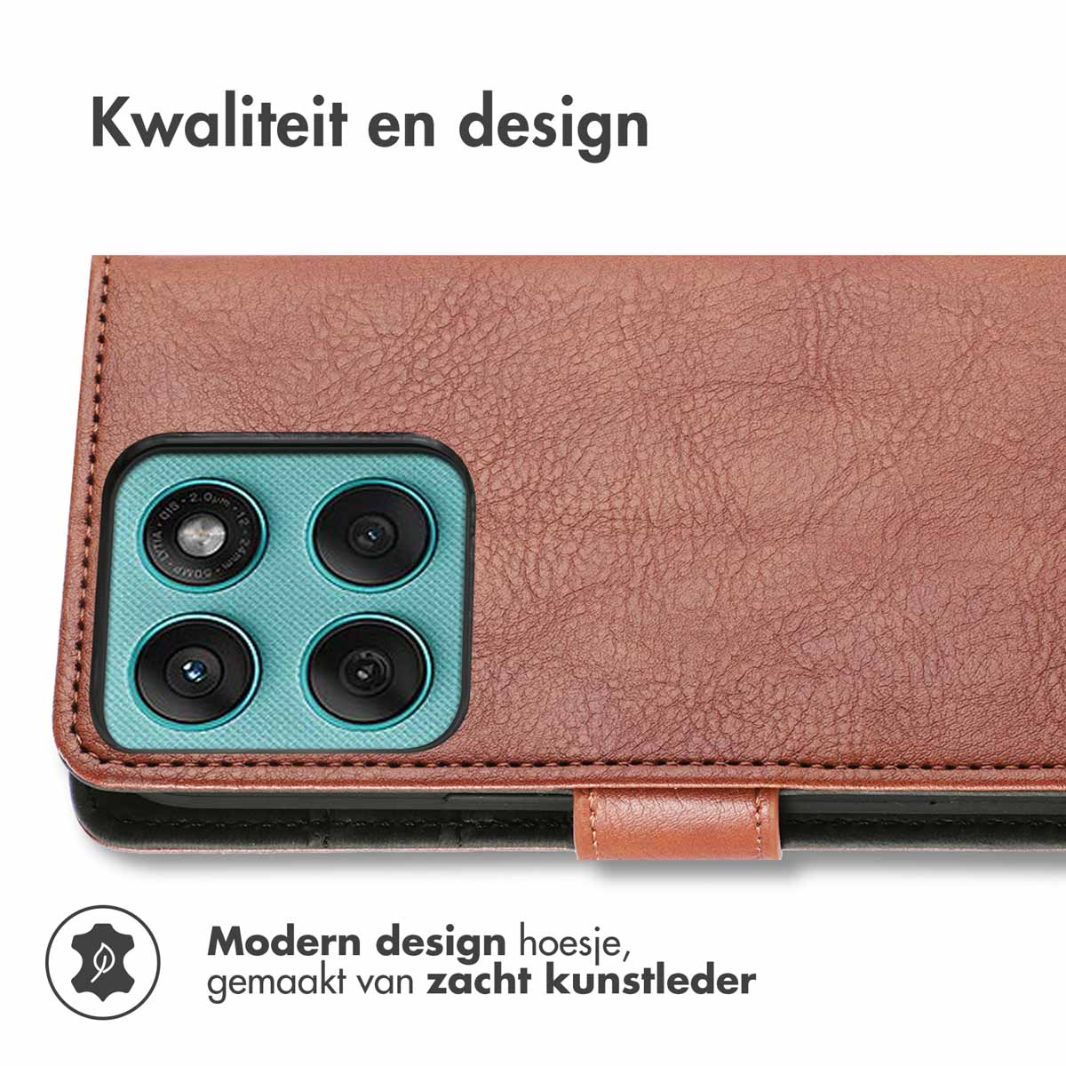 Un étui de téléphone en cuir marron avec une caméra et un rabat. Le fond est blanc.