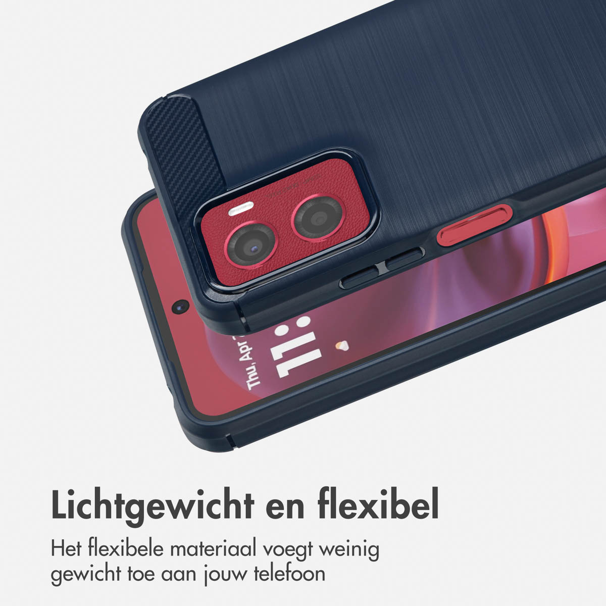 Un téléphone dans un étui bleu est placé sur un autre, les deux affichant l'écran.