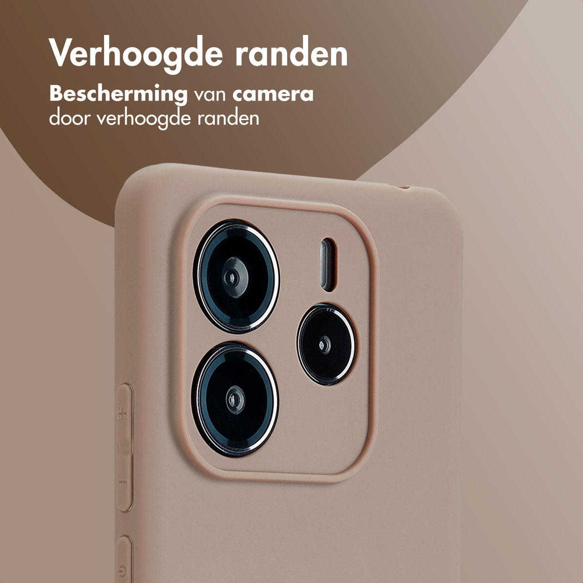 Coque de téléphone beige avec bords surélevés protégeant l'appareil photo. Texte en néerlandais.