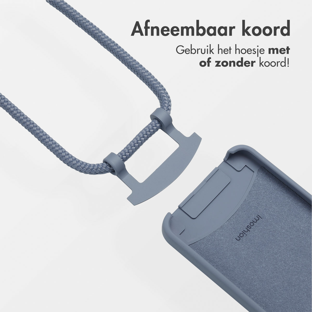 Een blauwe telefoonhoes met een afneembaar blauw koord. Witte achtergrond.