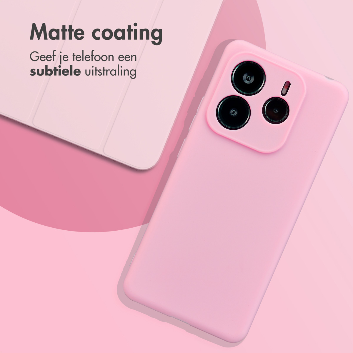 Een roze telefoonhoesje en een witte cover. De telefoonhoes zit op een roze achtergrond.