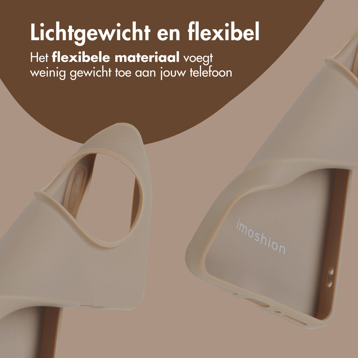 Twee beige telefoonhoesjes. De achtergrond is ook beige.