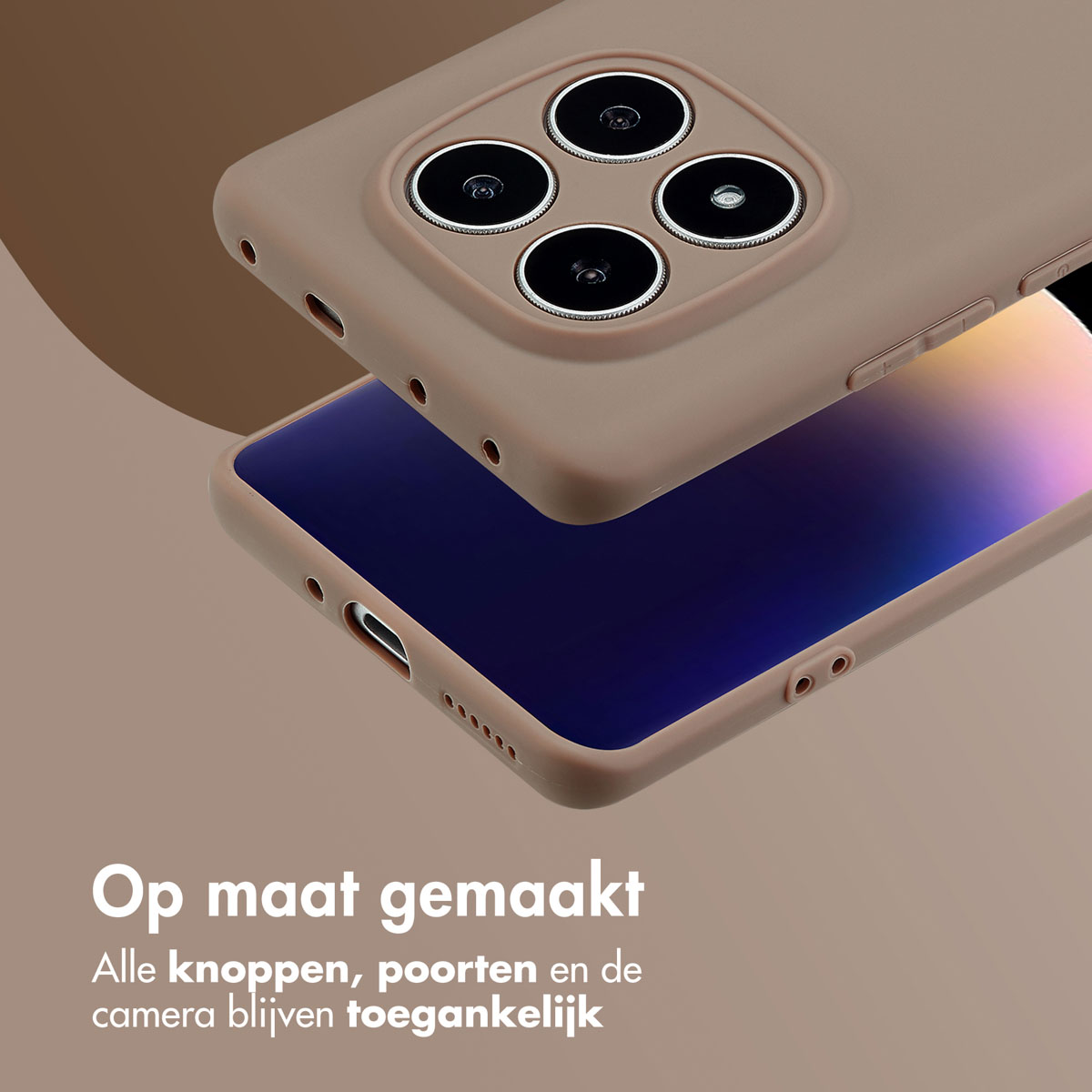 Close-up van een beige telefoonhoesje en telefoon, met de camera en knoppen zichtbaar.