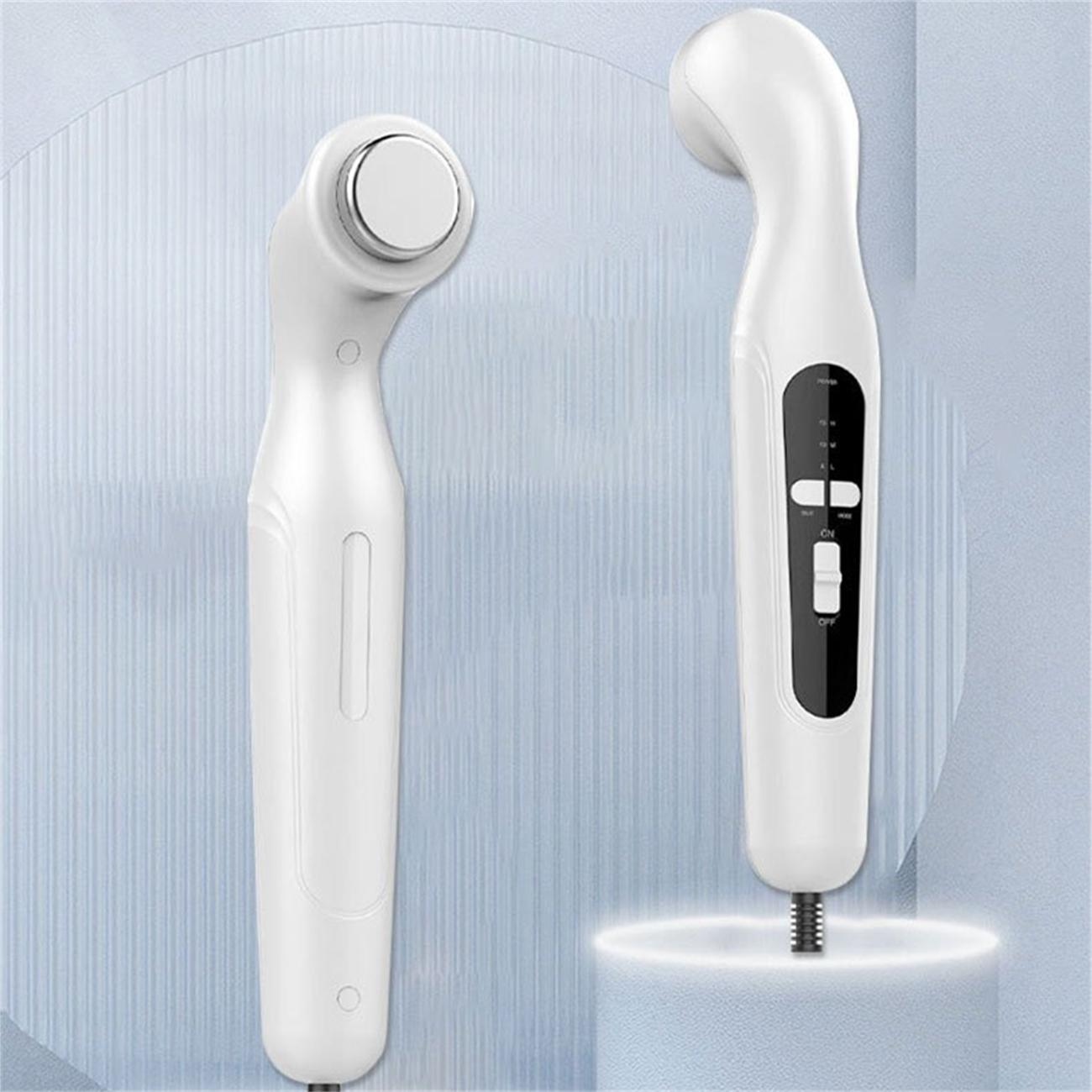 Zwei weiße Gesichtsmassagegeräte mit unterschiedlichem Design, vor blauem Hintergrund.
