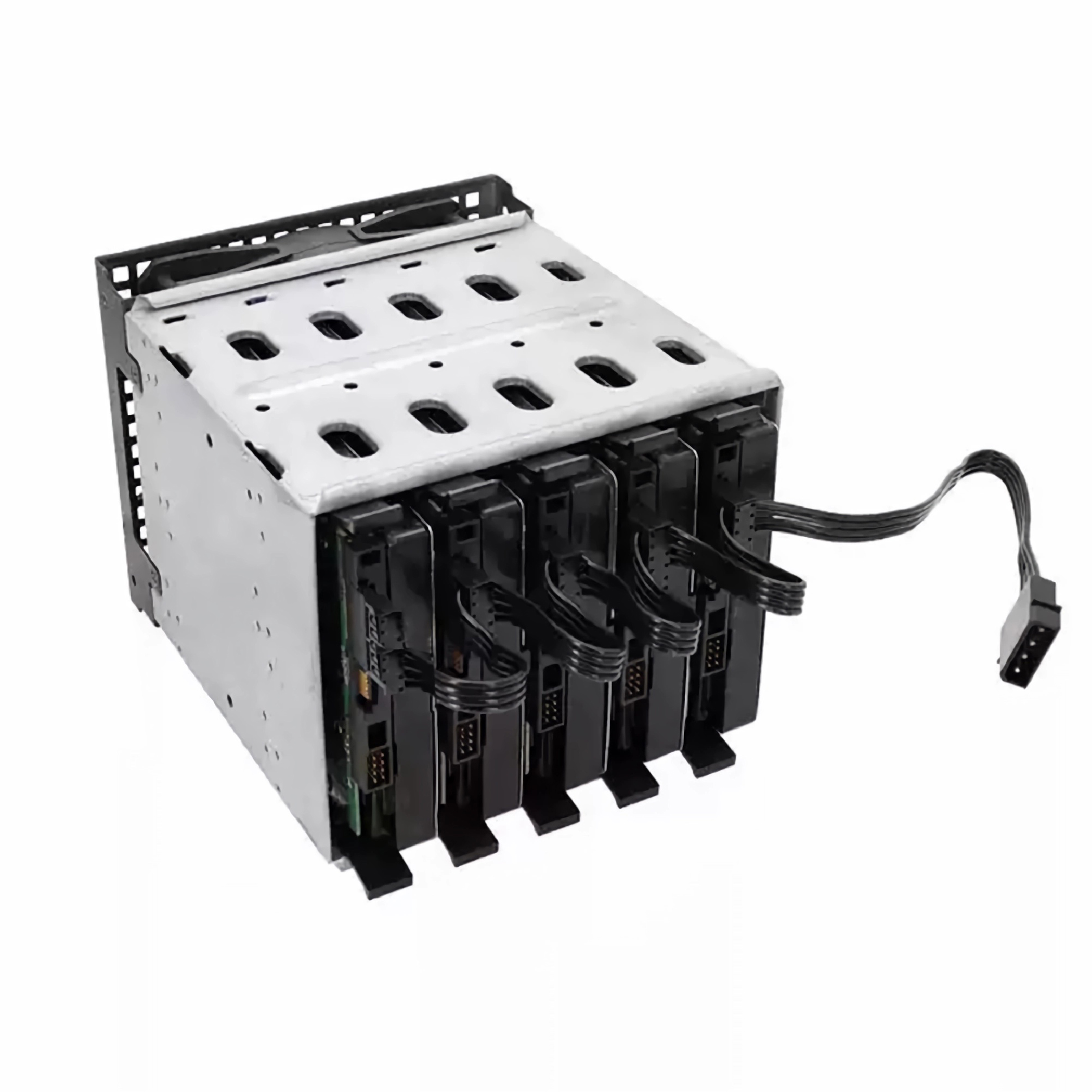 Ein Computer-Festplattengehäuse mit mehreren installierten Laufwerken und SATA-Kabeln.