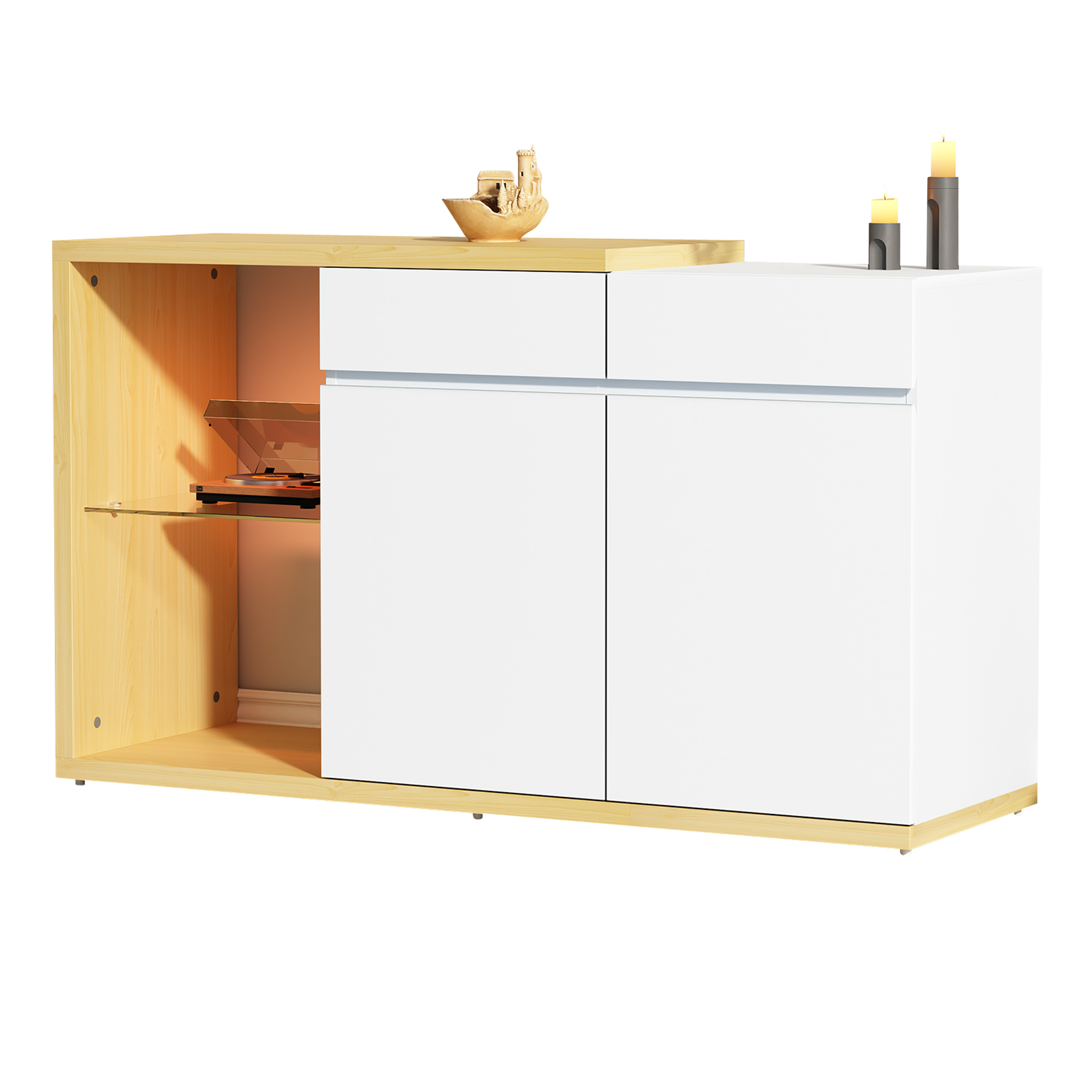 Holzschrank mit weißen Türen, einem Glasregal und Gegenständen oben drauf.