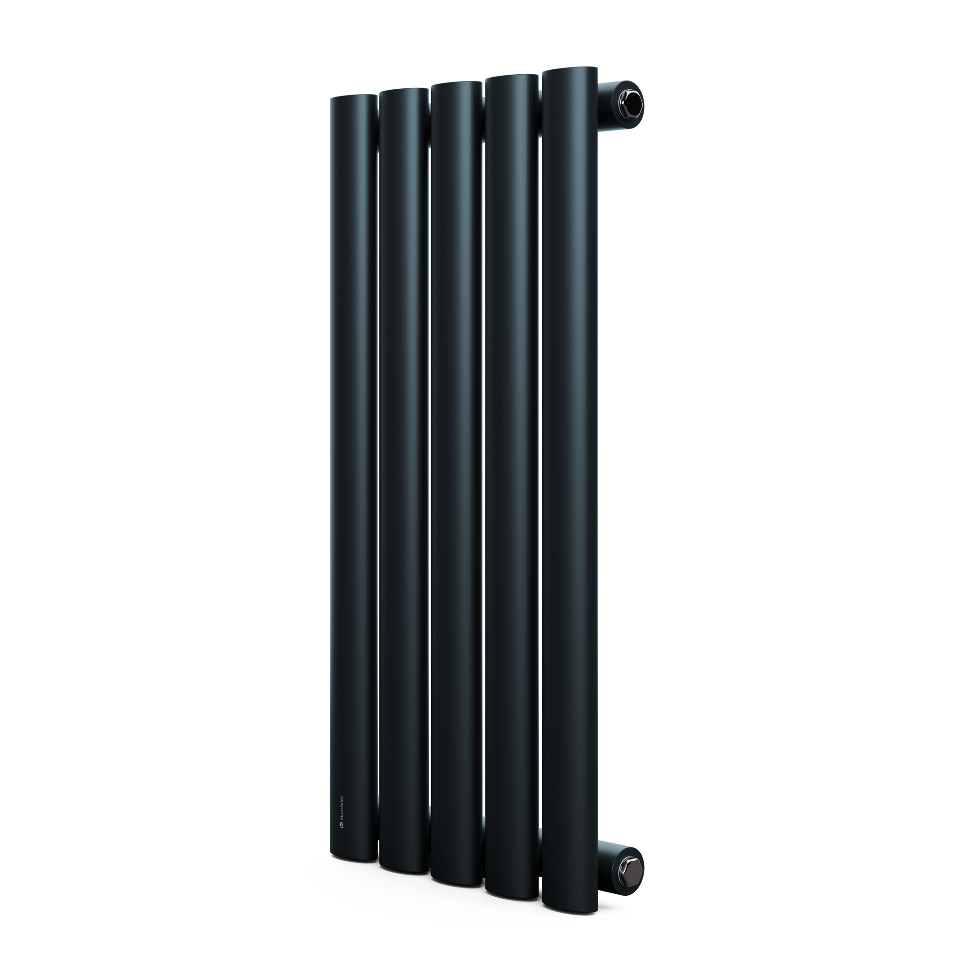 Radiatore verticale nero con cinque colonne arrotondate. Sfondo bianco.