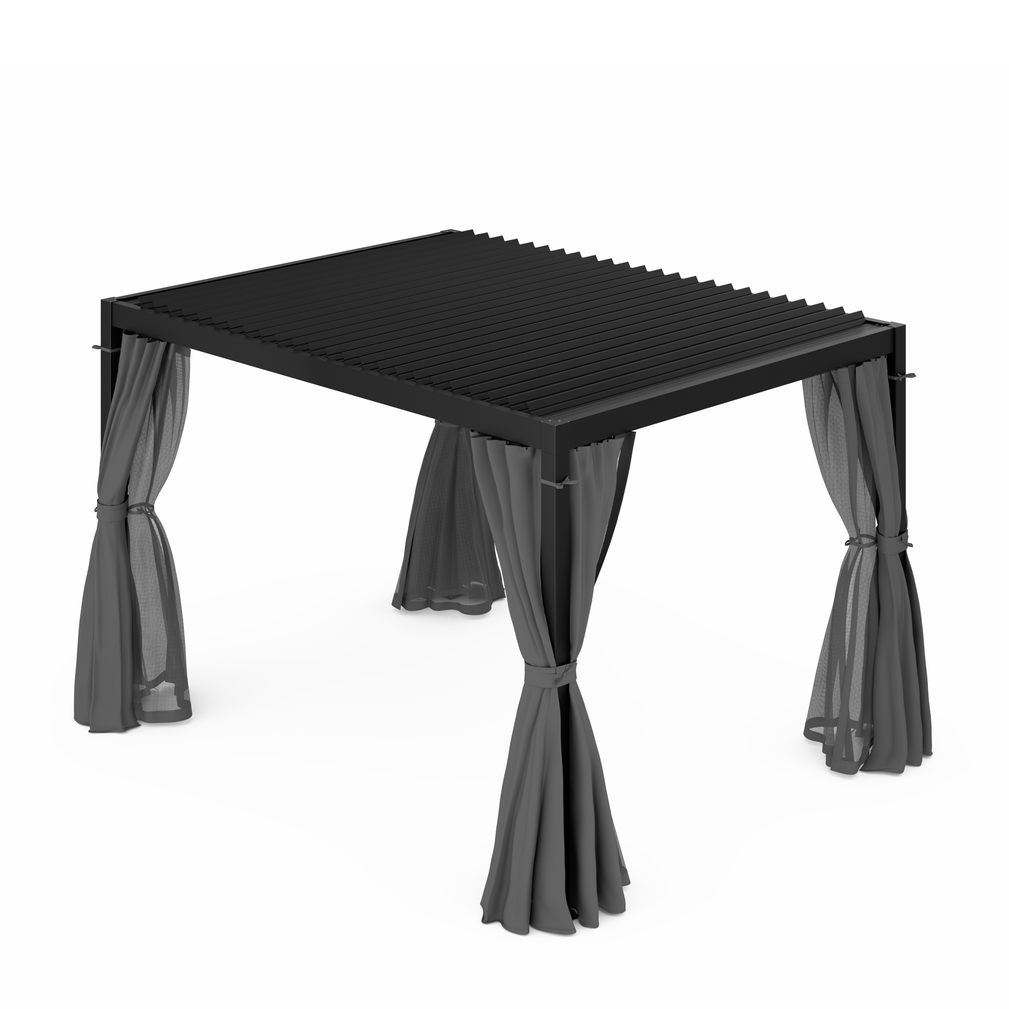 Una pergola nera con tetto a doghe e tende grigie su sfondo bianco. Tende legate.