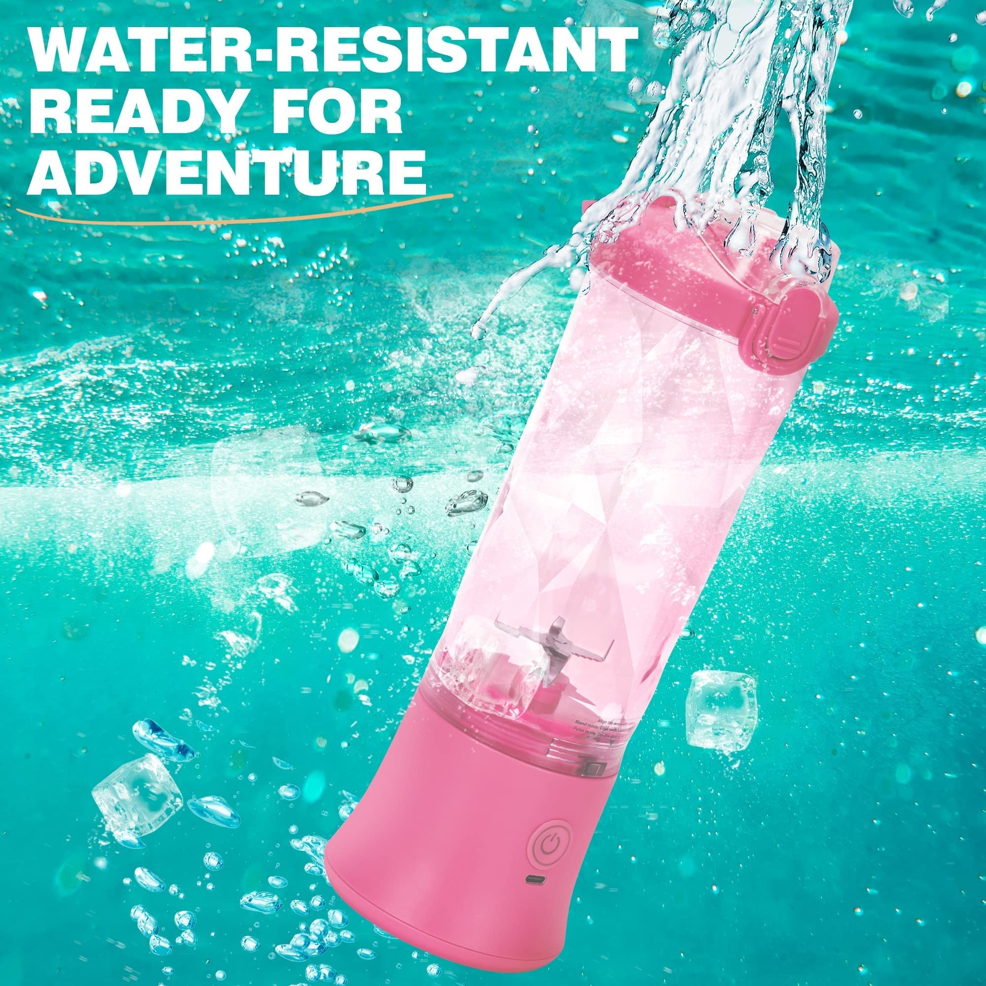 Rosa Mixer im Wasser mit Eiswürfeln und Wasserspritzern.