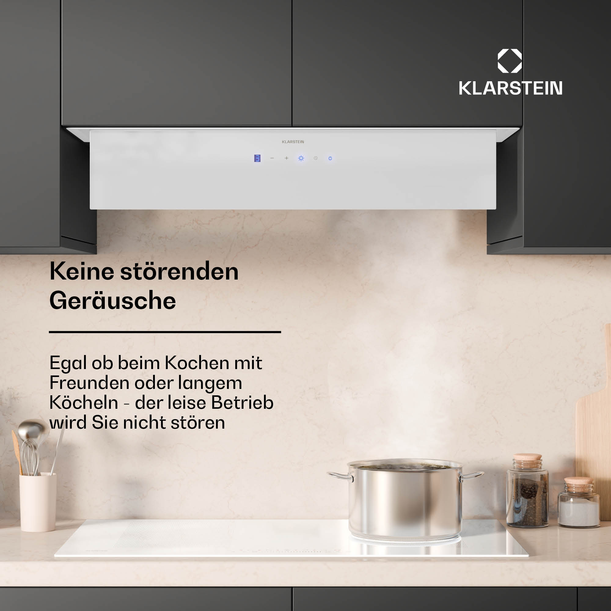 Scena di cucina con cappa bianca. Il testo recita: Nessun rumore fastidioso. Cucinare su un fornello bianco.