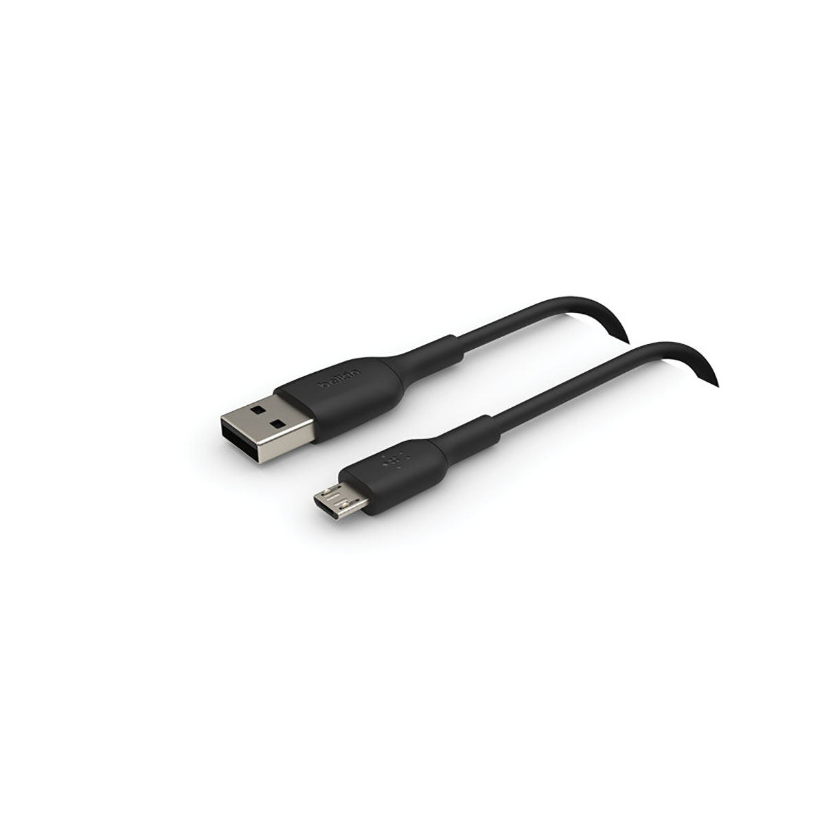 Cable USB a Micro-USB negro, sobre blanco. Ambos extremos son visibles.