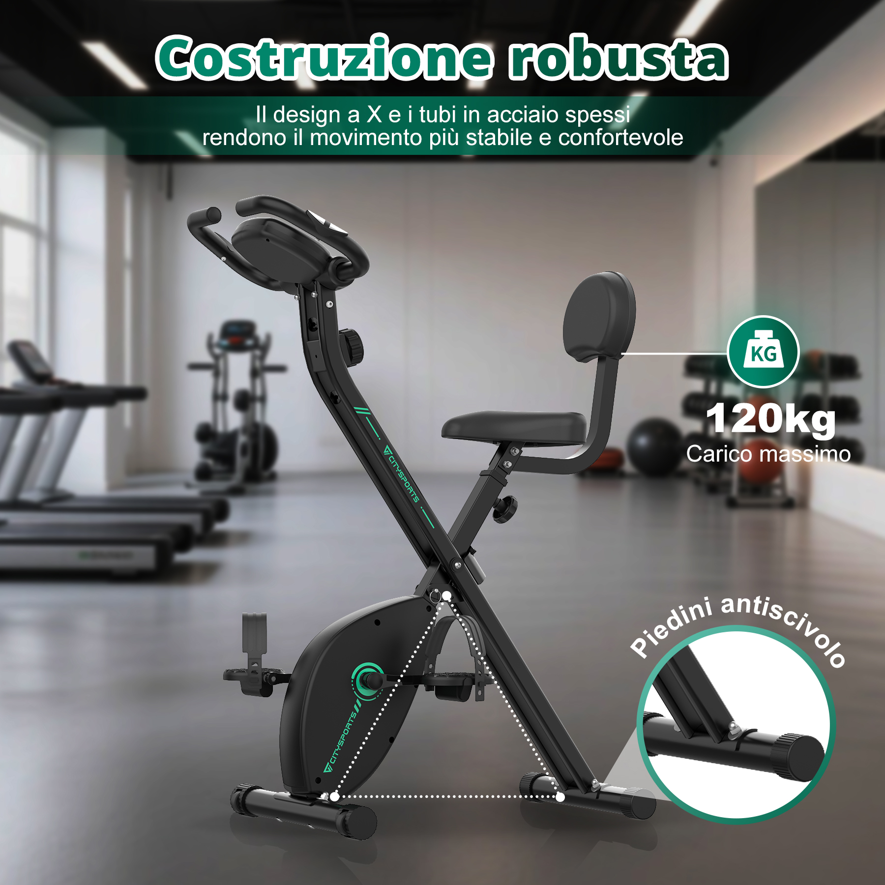 Cyclette in un ambiente di palestra. Mostra una struttura robusta, carico massimo e piedini antiscivolo. Lo sfondo presenta attrezzature da palestra.