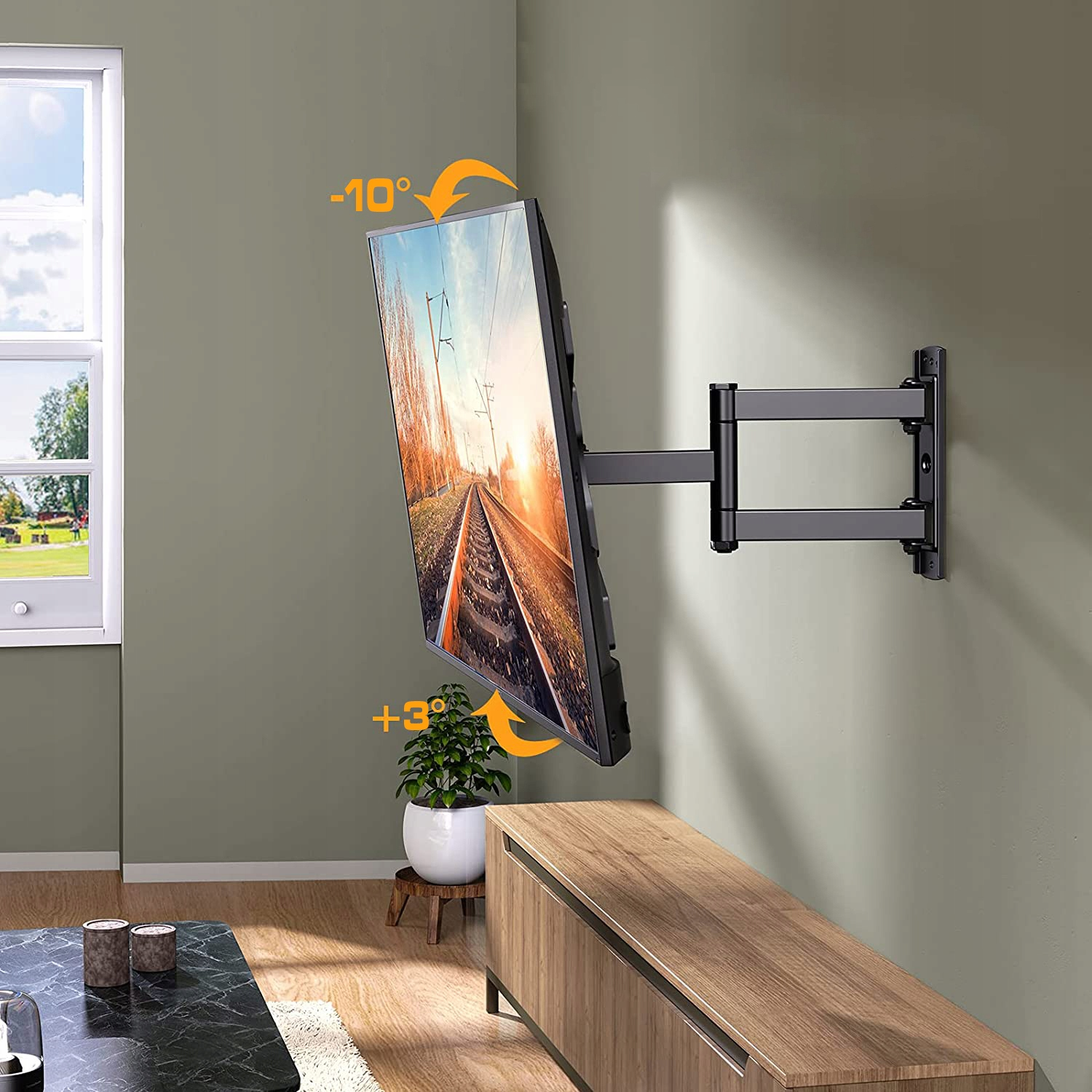Czarny uchwyt ścienny do TV z telewizorem na ścianie. Telewizor jest ustawiony pod kątem ze strzałkami wskazującymi stopnie regulacji.