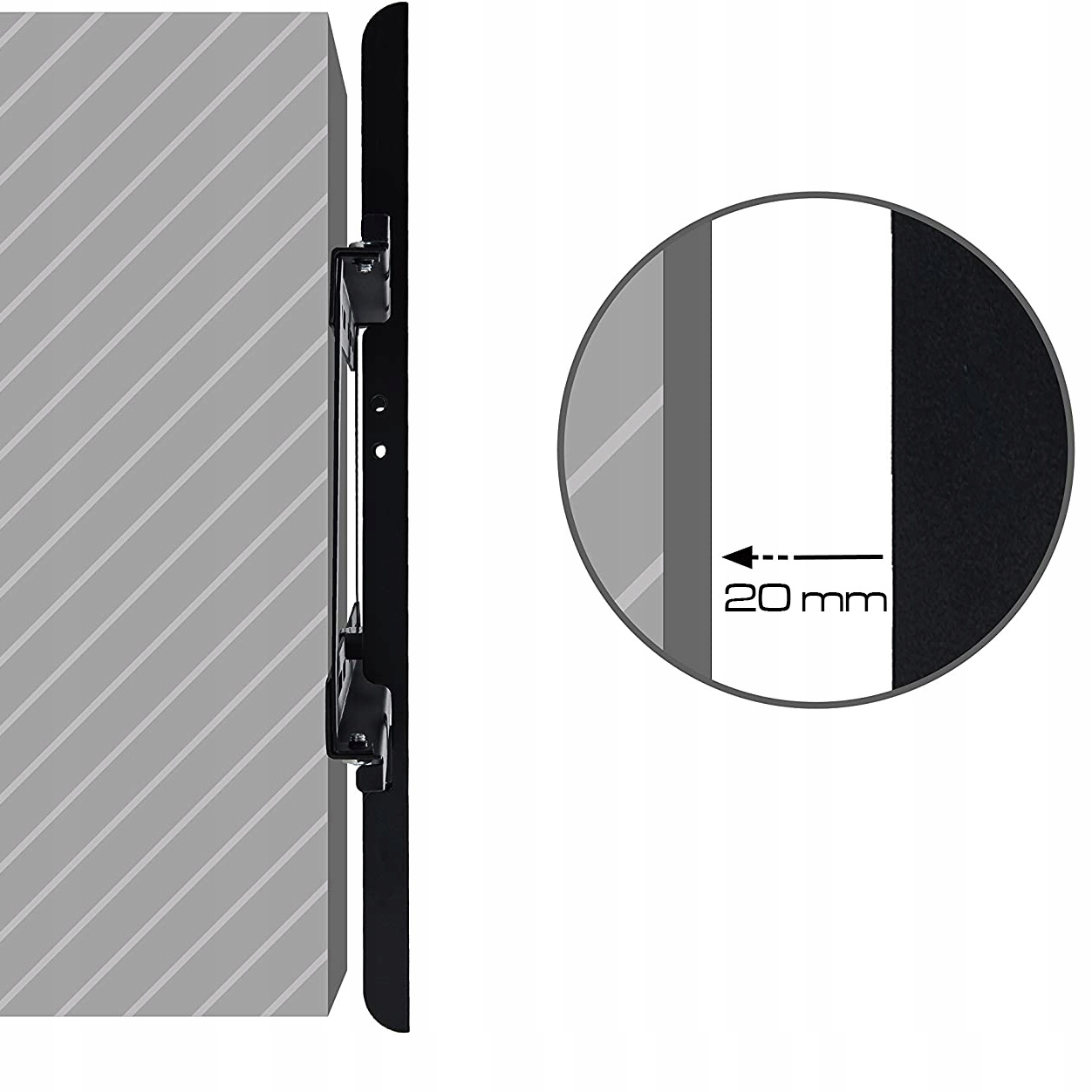 Zbliżenie uchwytu ściennego do telewizora zamontowanego na szarej ścianie, z zaznaczoną szczeliną 20 mm.
