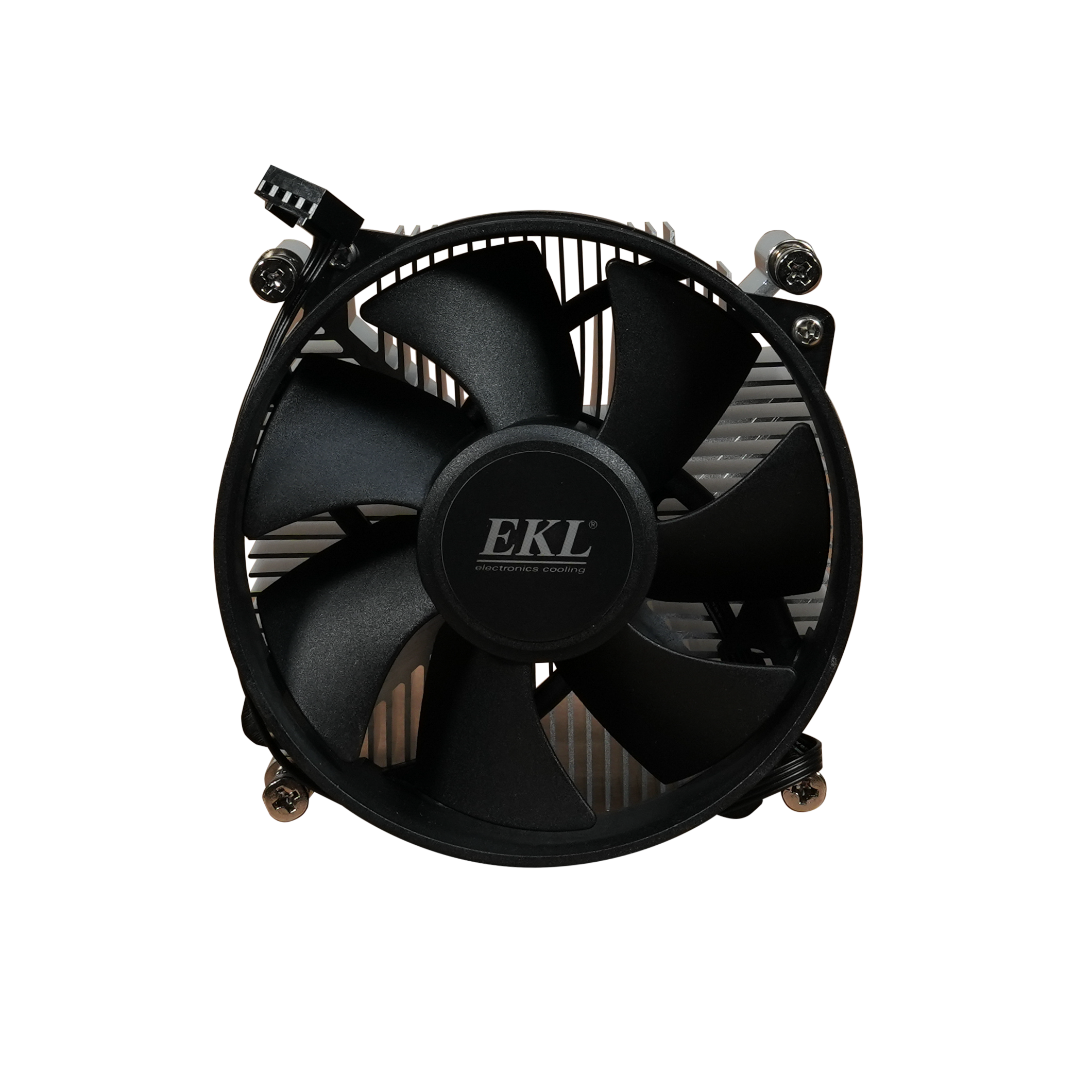 Enfriador de CPU negro con ventilador. Las aspas del ventilador son negras. El enfriador tiene logo EKL.