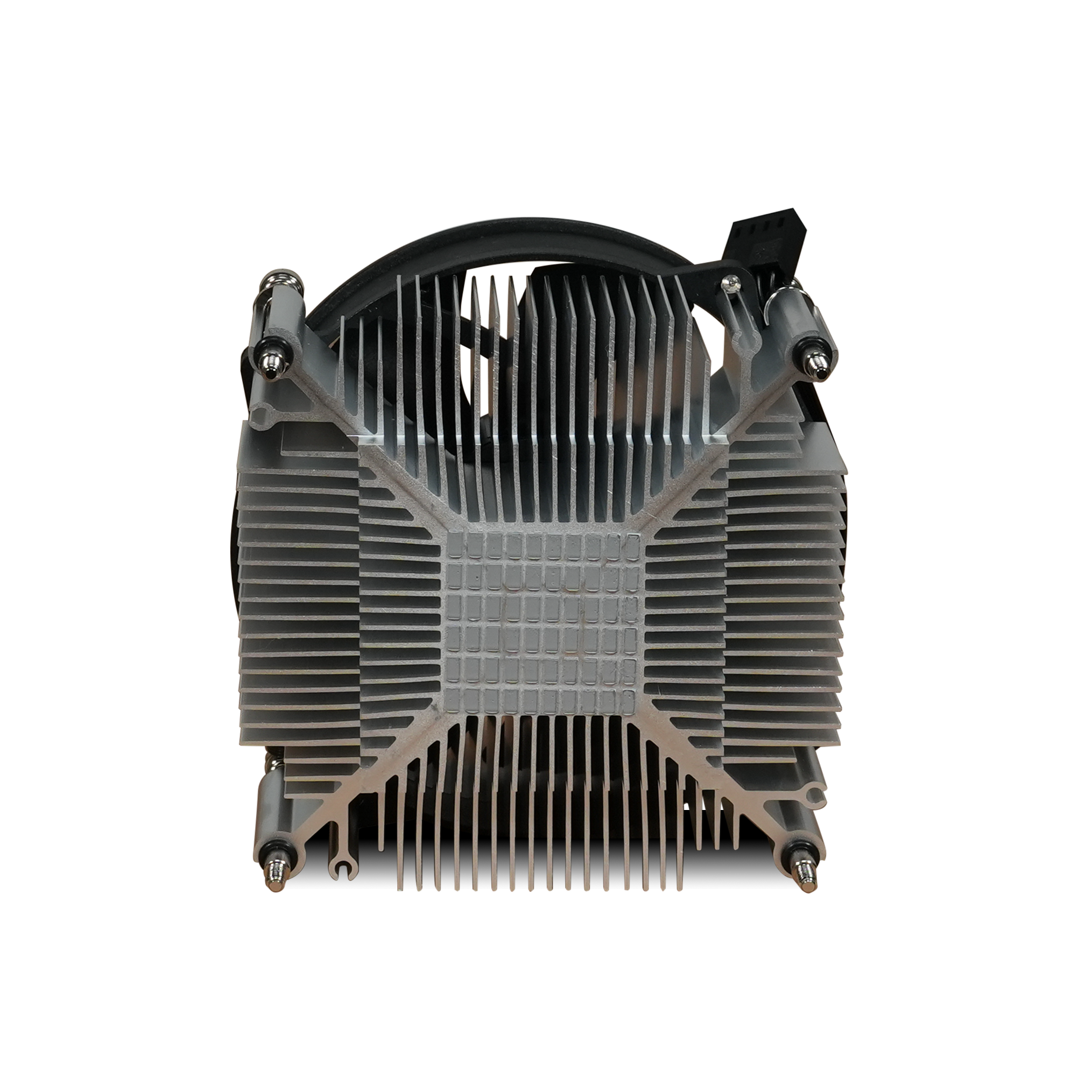 Enfriador de CPU de computadora con ventilador negro y aletas de disipador plateadas, aislado.