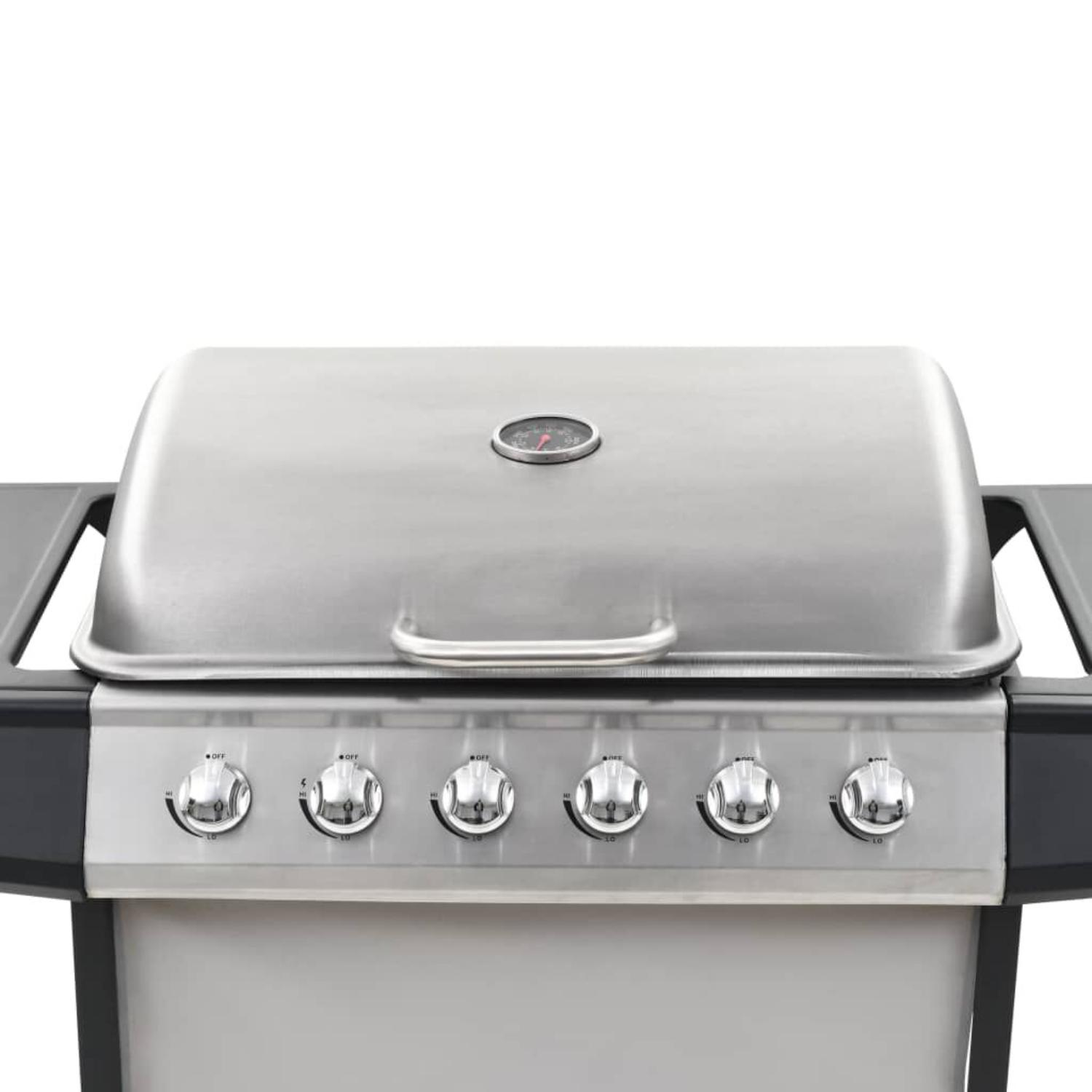 Nahaufnahme der Bedienelemente eines Gasgrills mit sechs silbernen Knöpfen, einem geschlossenen Deckel und einem eingebauten Thermometer.
