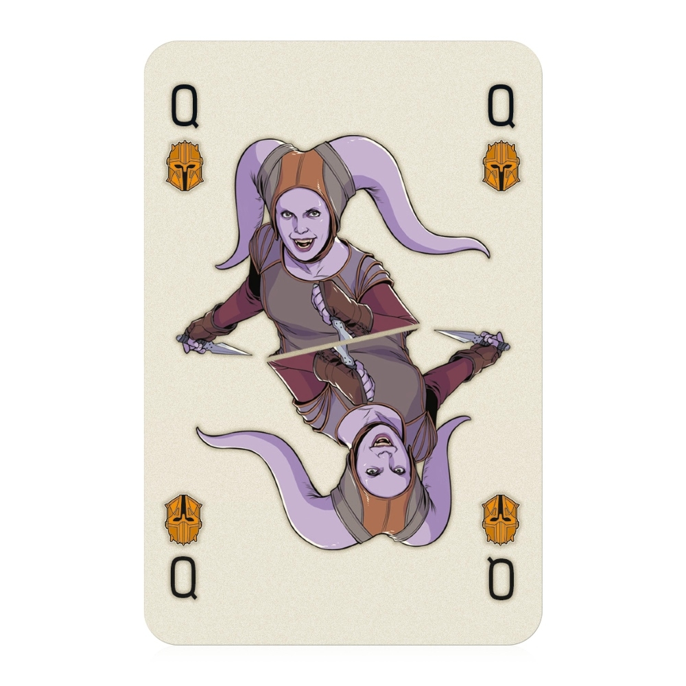 Spielkarte mit einem weiblichen Mandalorianer-Charakterbild, mit dem Pik-Damen-Symbol.