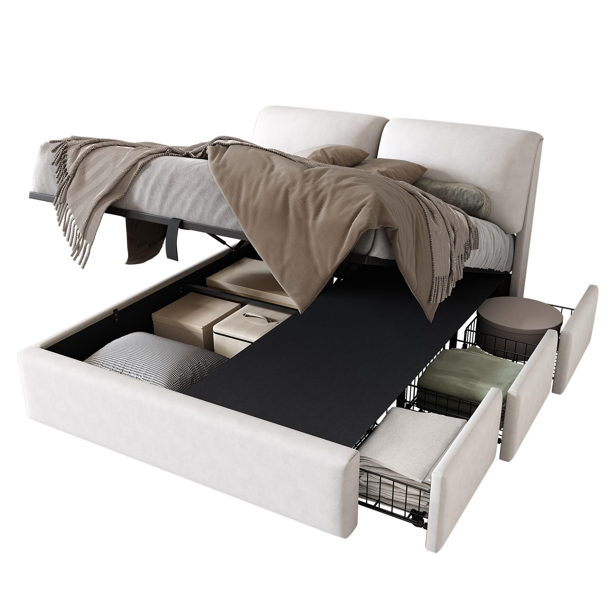 Weißes Bett mit geöffneten Schubladen. Es hat Kissen, Decken und sichtbare Aufbewahrungsboxen.