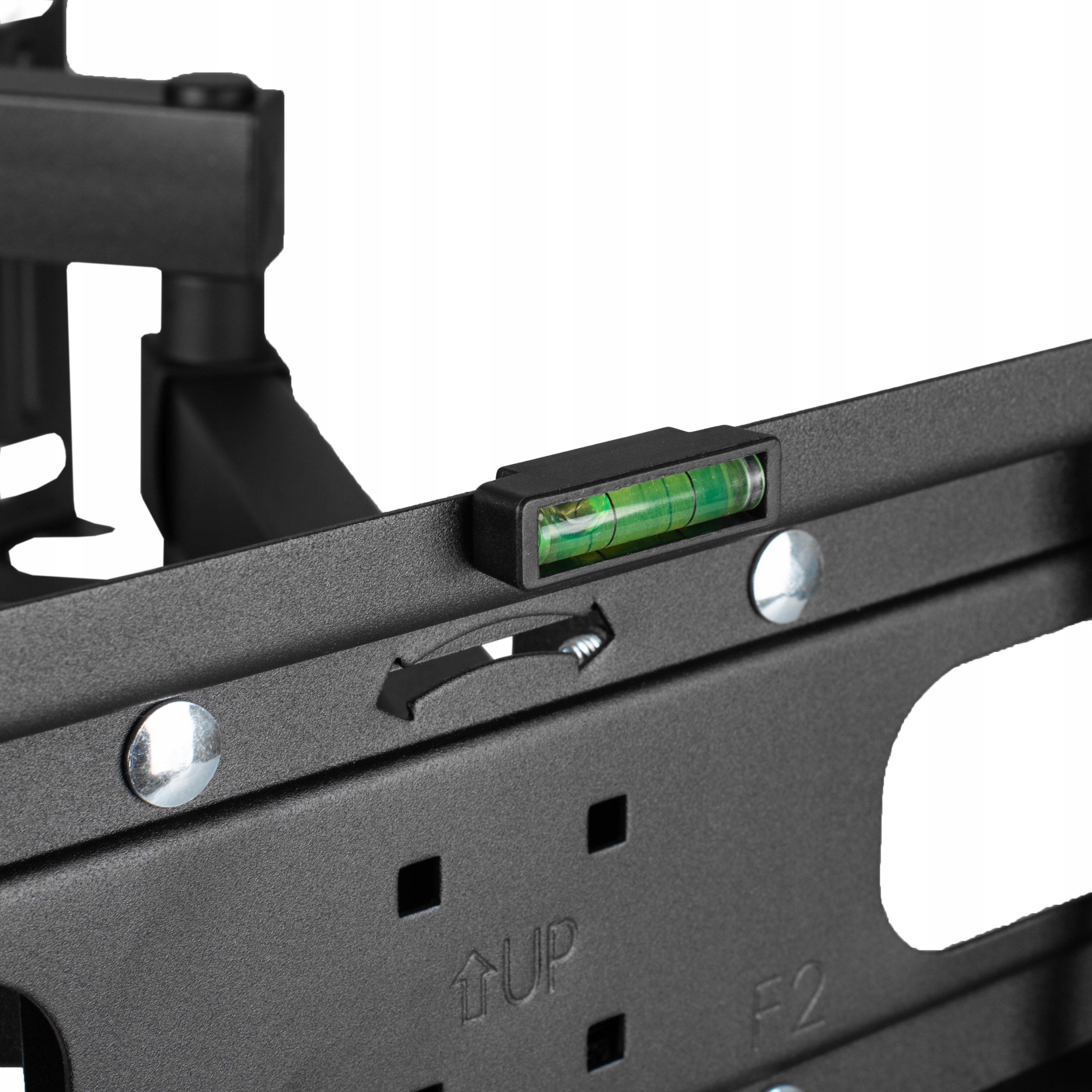 Zbliżenie poziomnicy na czarnym uchwycie TV. Pokazuje pęcherzyk w zielonym płynie.