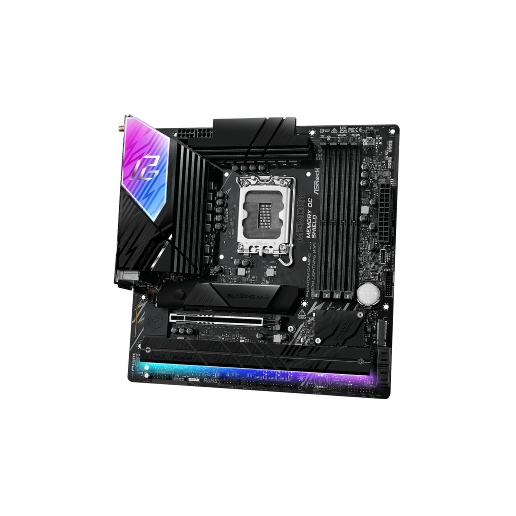 Czarna płyta główna z radiatorem i kilkoma gniazdami. Posiada tekst i logo.