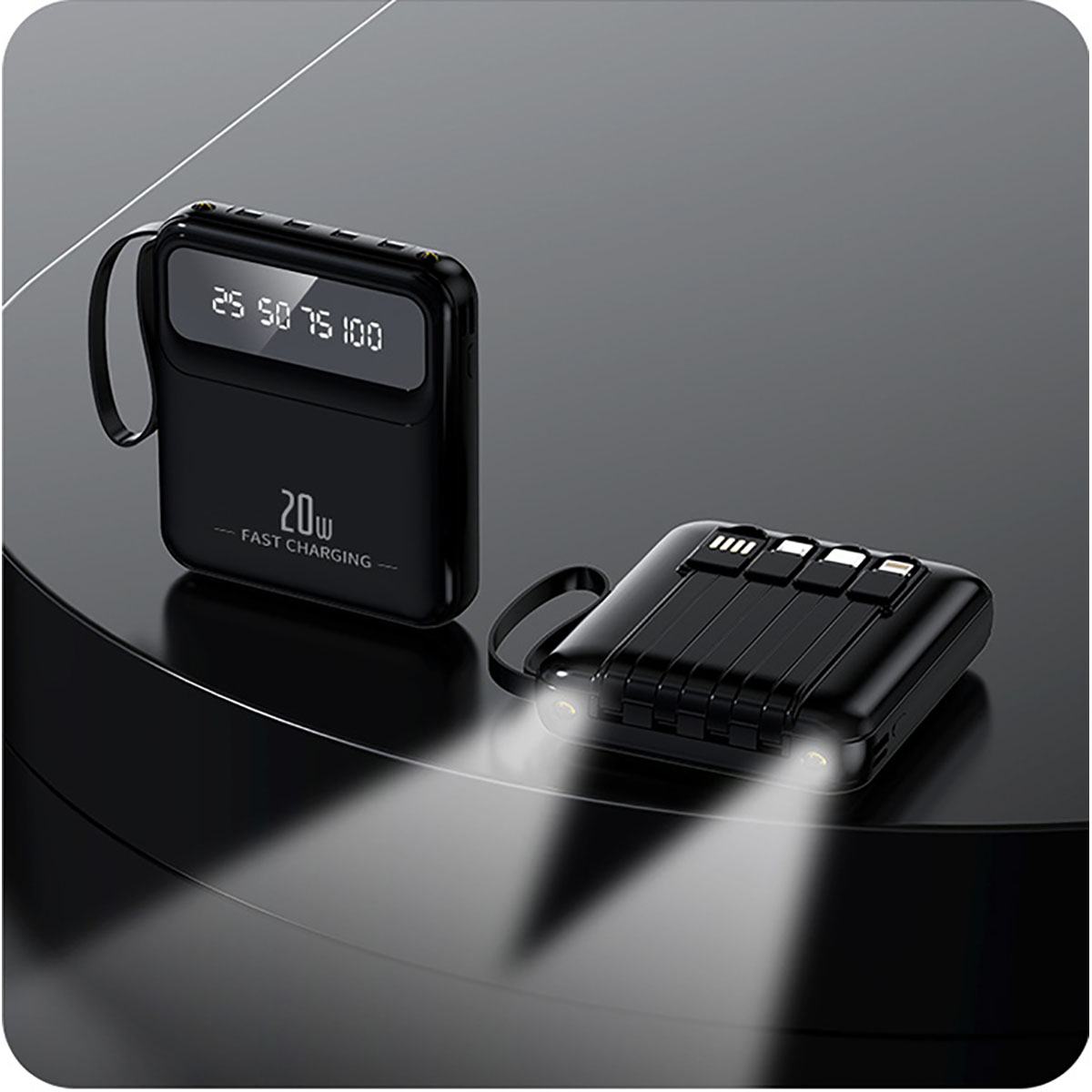 Zwei schwarze Powerbanks auf einer reflektierenden Oberfläche. Eine zeigt den Ladestatus an, die andere hat Lichter.