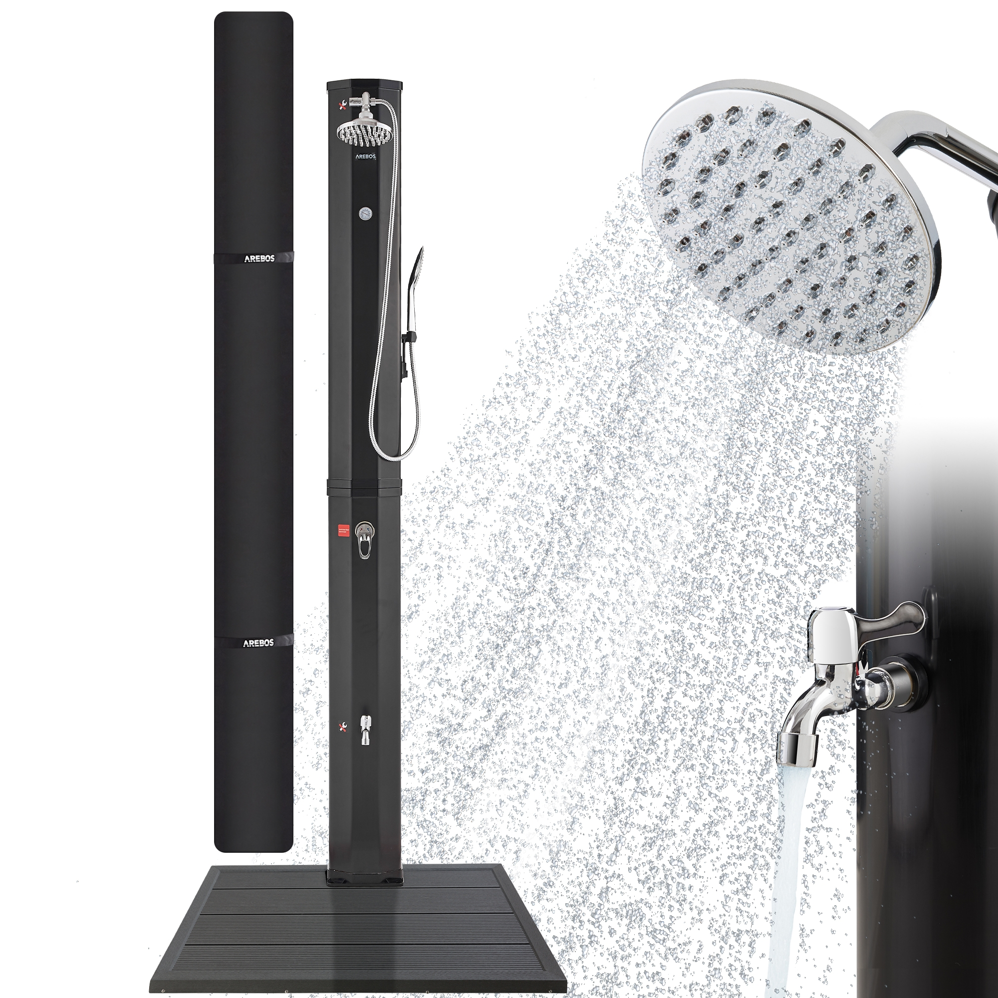 Schwarze Außendusche, Wasser spritzt aus Duschkopf und Wasserhahn.