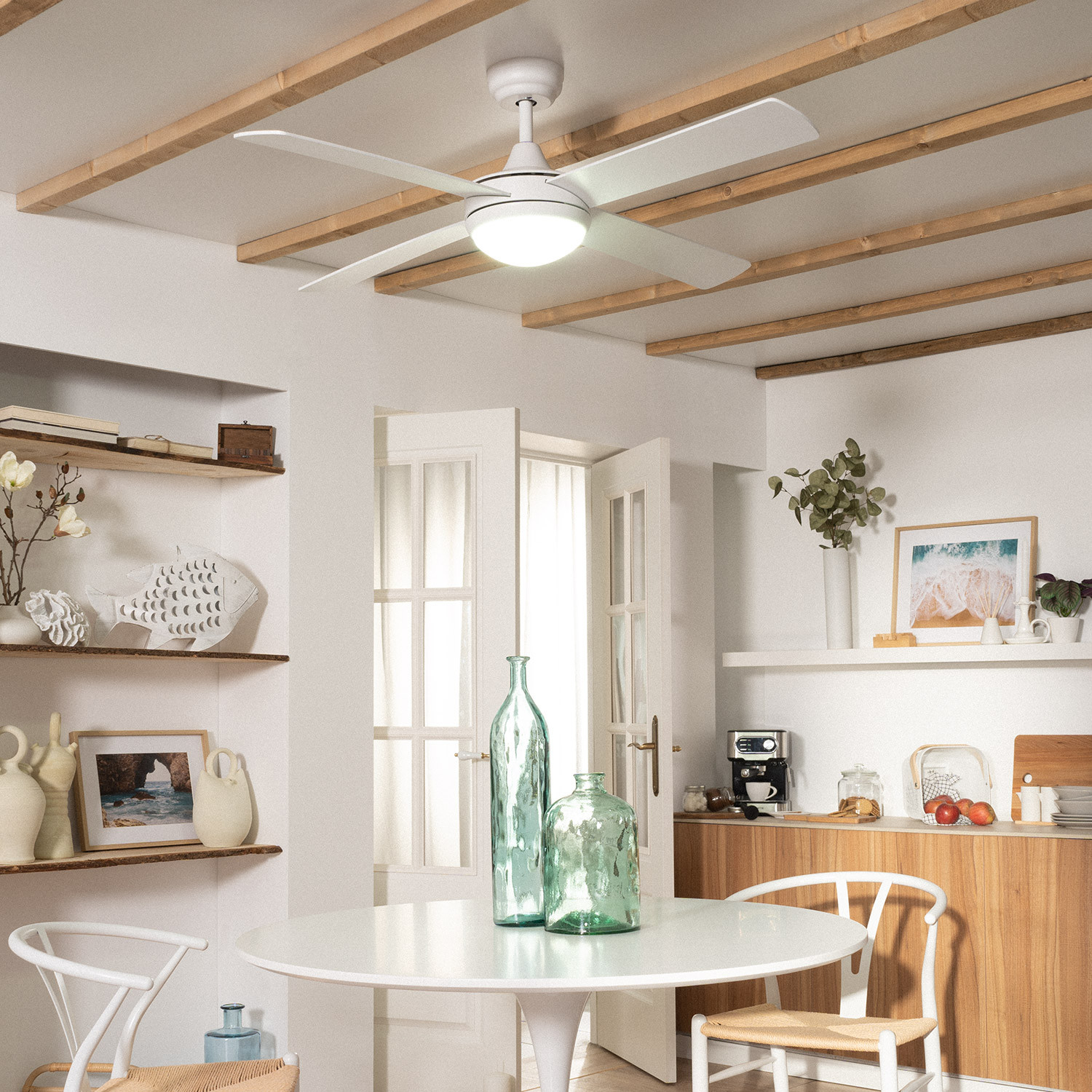 Ventilatore a soffitto in una sala da pranzo.