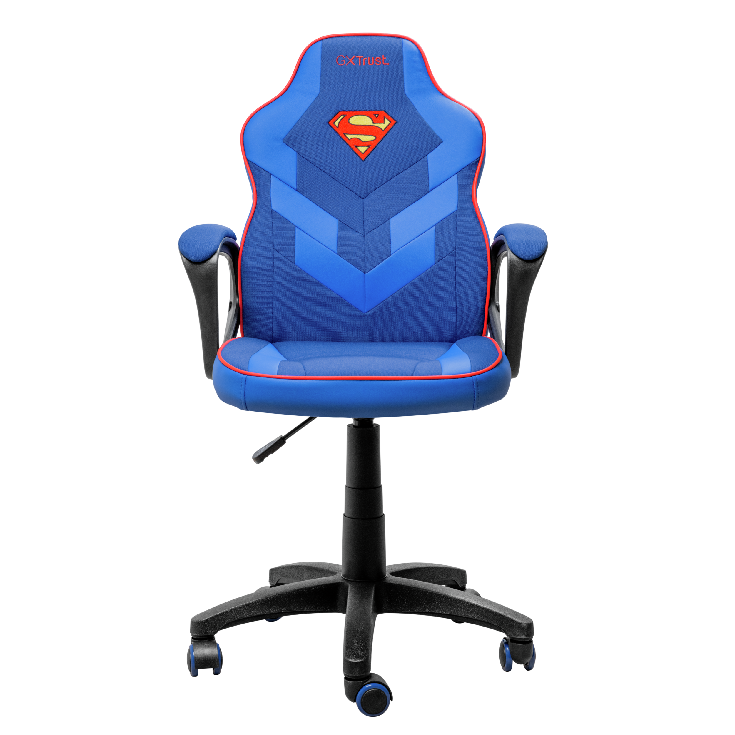 Niebiesko-czerwone krzesło Supermana. Czarna podstawa i podłokietniki. Czarne tło.