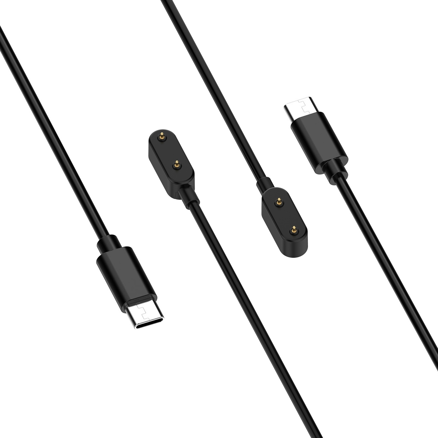 Drei schwarze Ladekabel mit USB-C-Anschlüssen. Winkelansicht auf weißer Oberfläche.