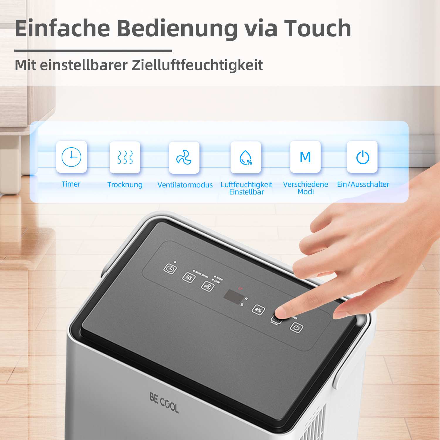 Un primo piano del pannello di controllo del deumidificatore. Una mano tocca il touchscreen. Varie icone sono visibili.